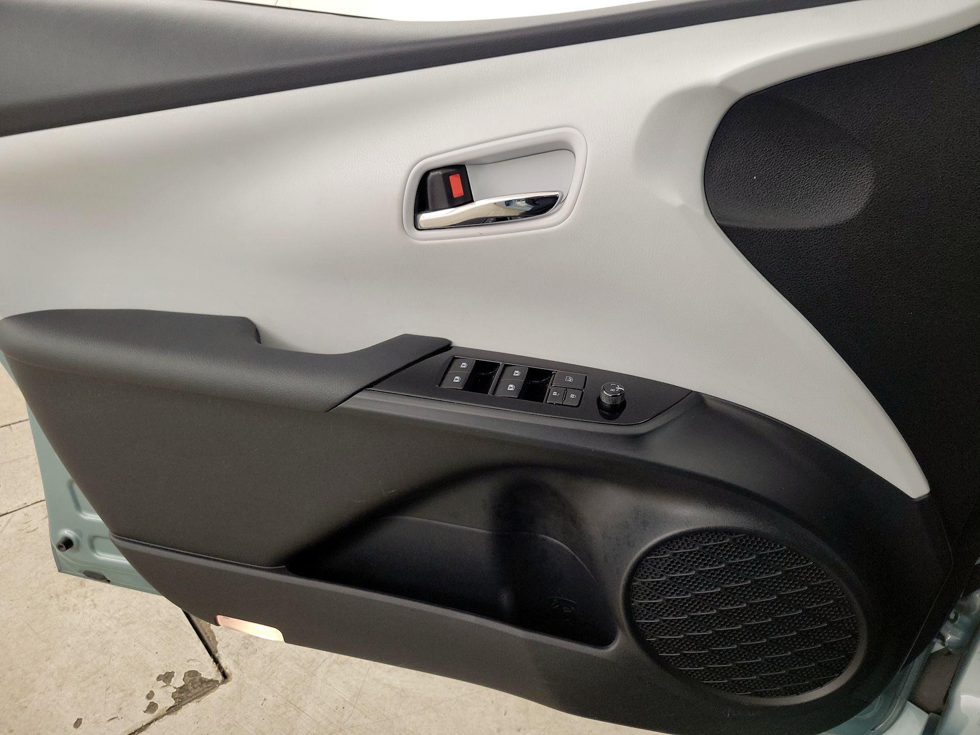 Thumbnail: 2017 Toyota Prius - 12