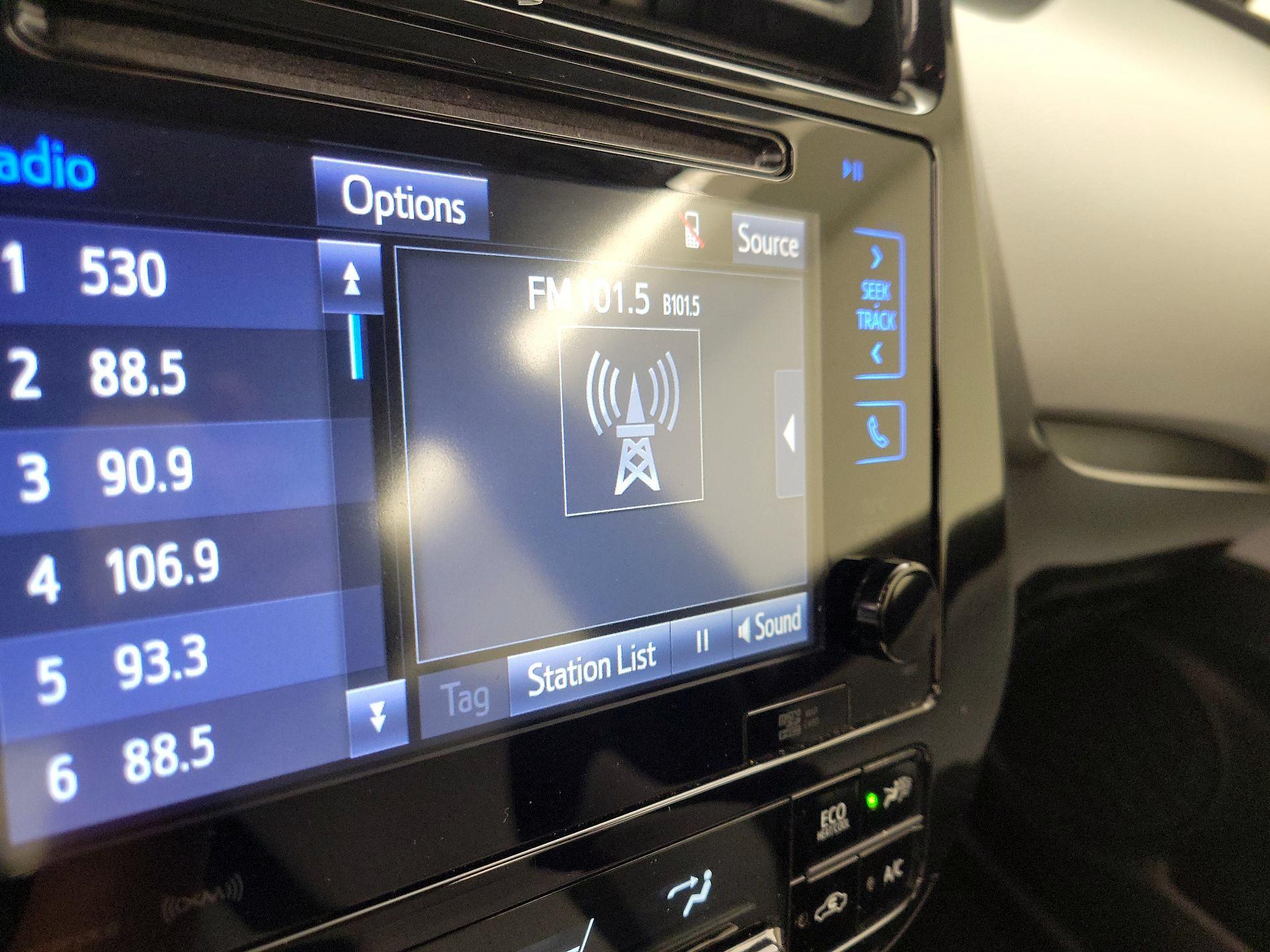 Thumbnail: 2017 Toyota Prius - 16