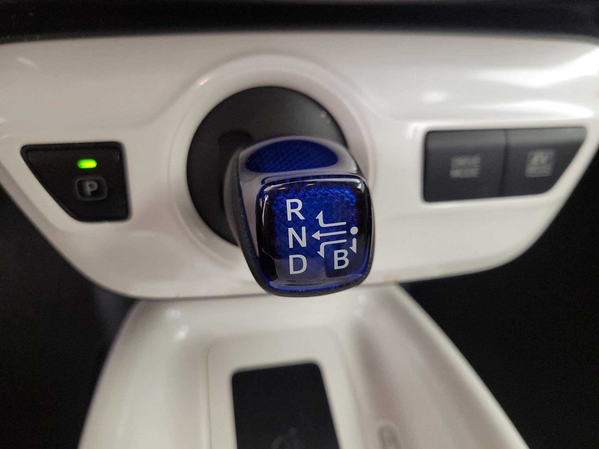 Thumbnail: 2017 Toyota Prius - 18