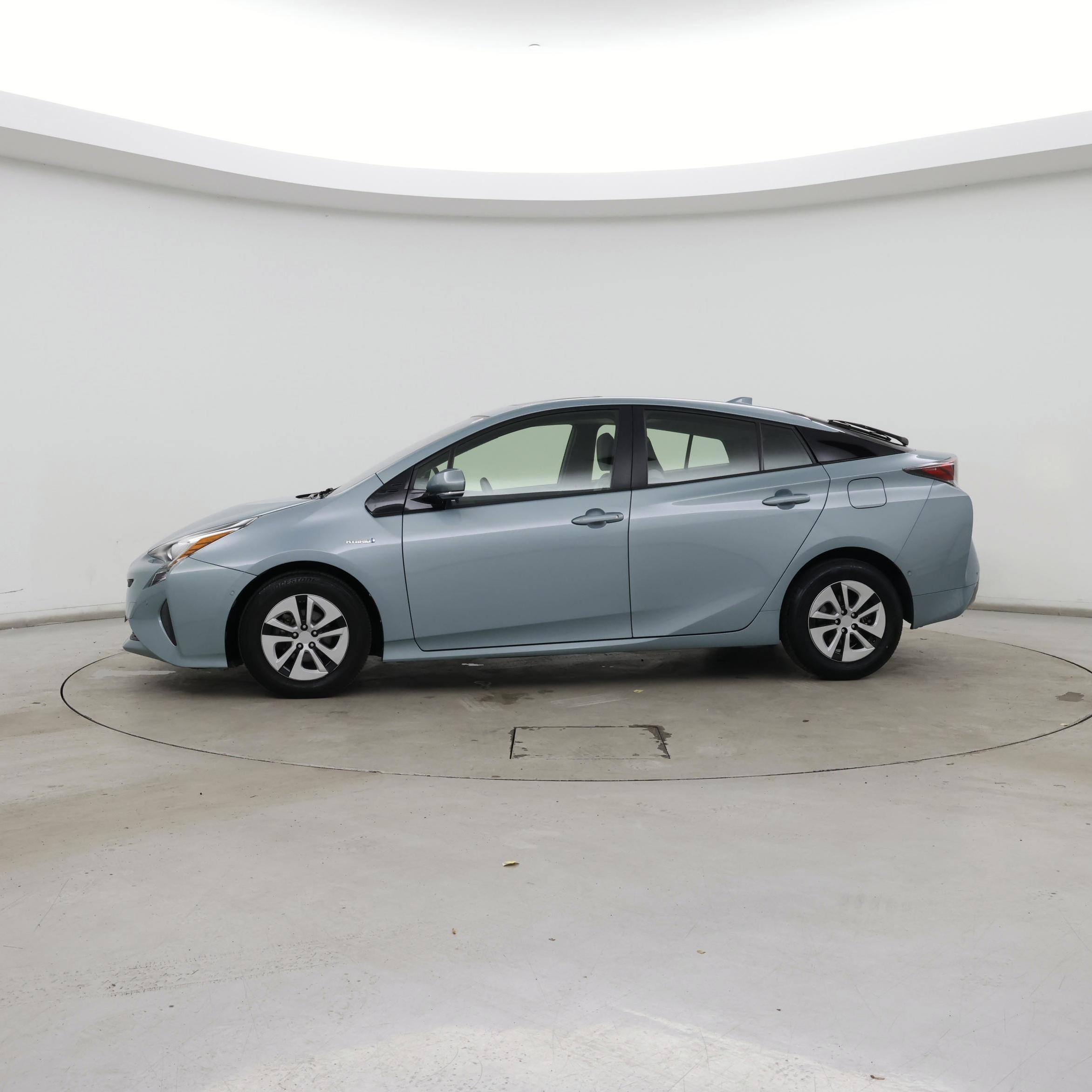 Thumbnail: 2017 Toyota Prius - 3