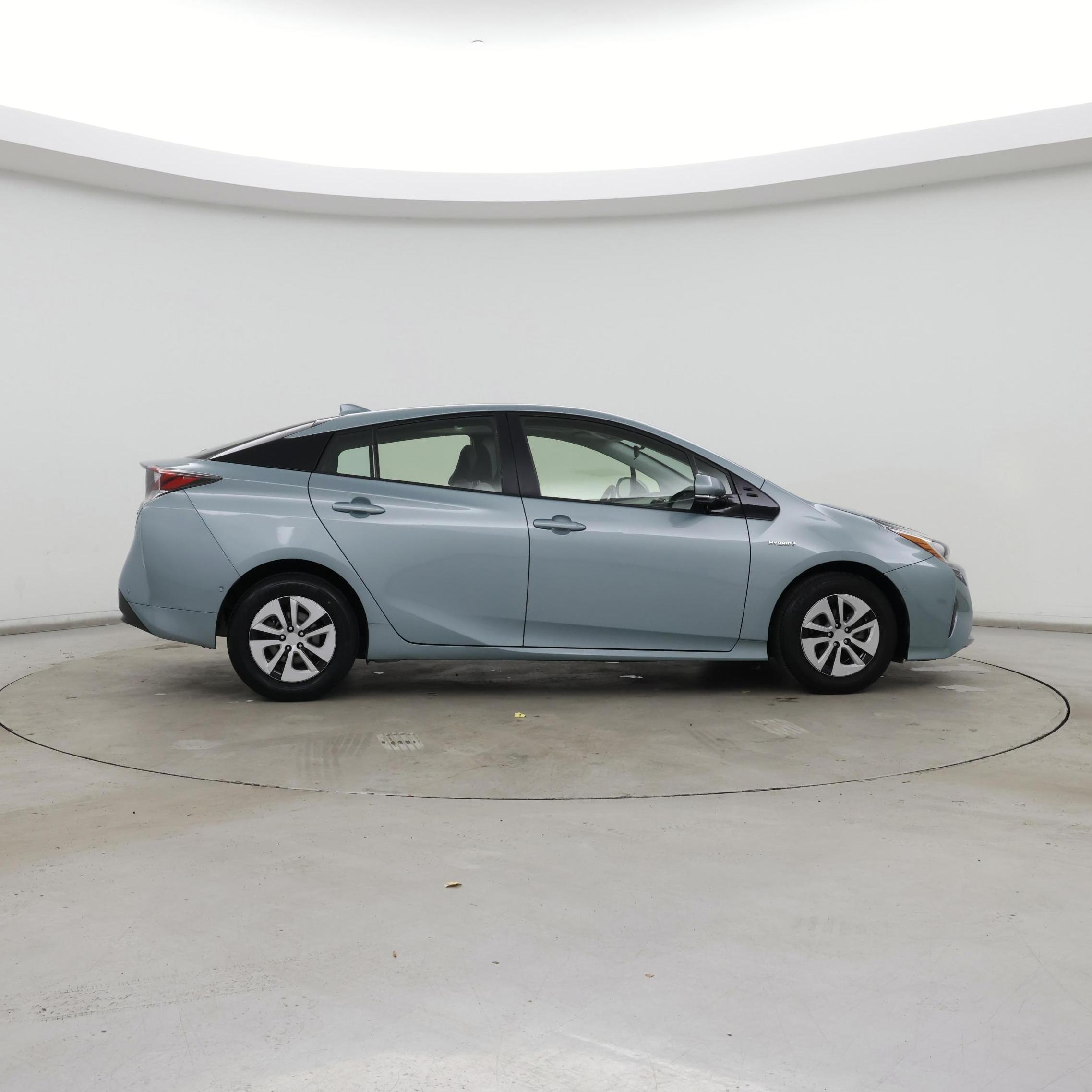 Thumbnail: 2017 Toyota Prius - 7