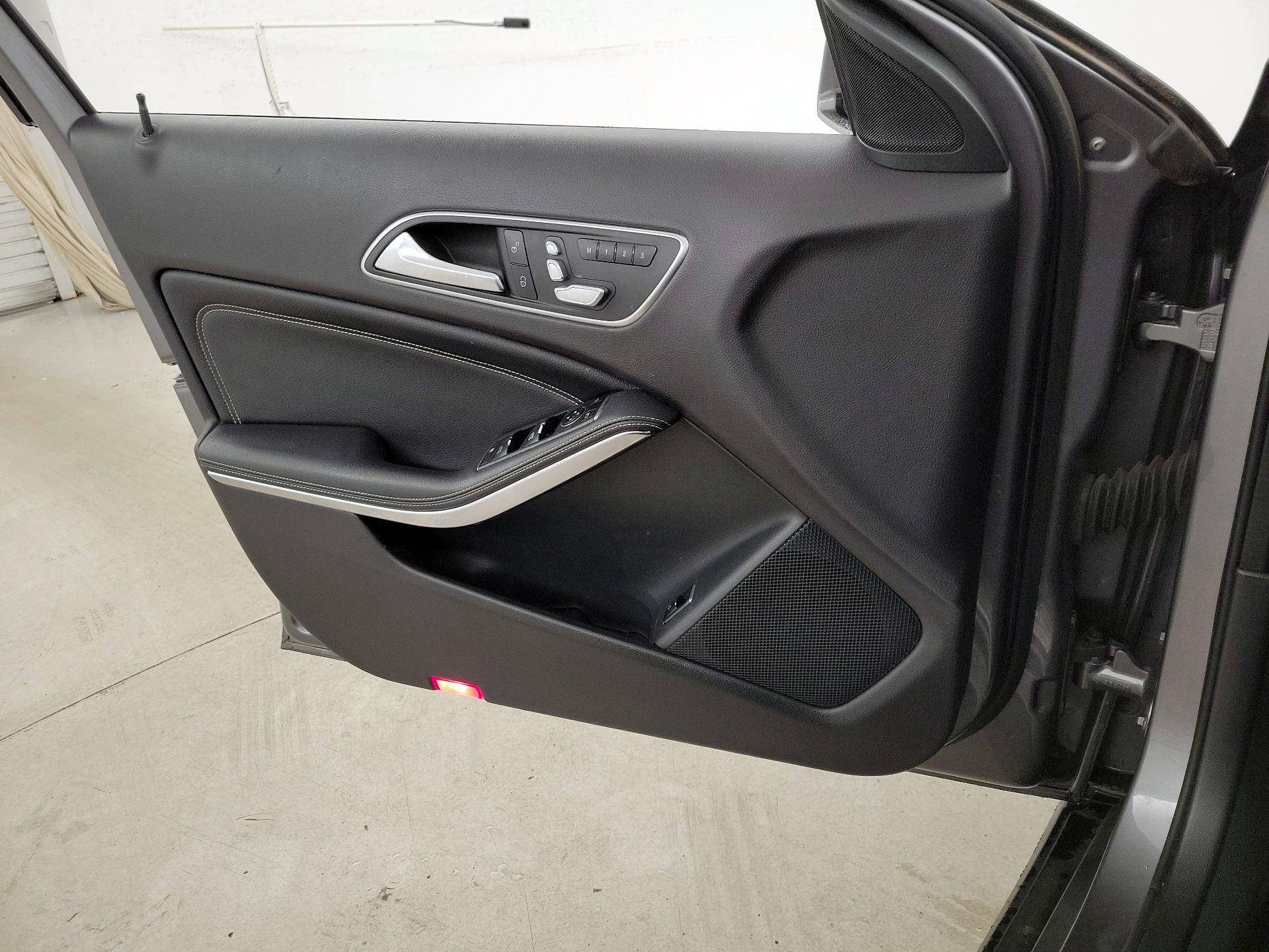 Thumbnail: 2019 Mercedes-Benz GLA - 12