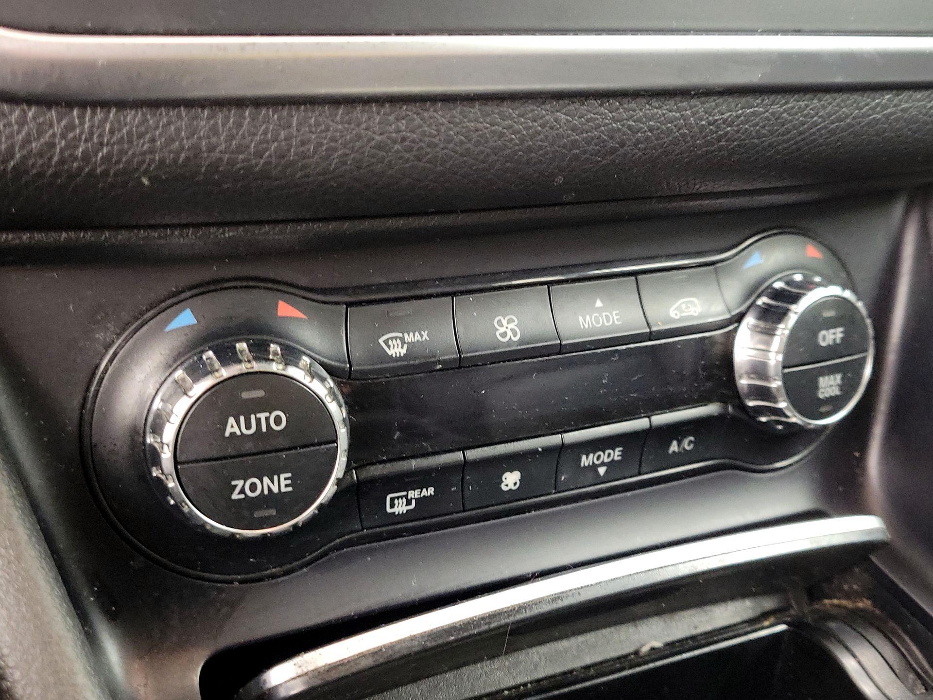 Thumbnail: 2019 Mercedes-Benz GLA - 16