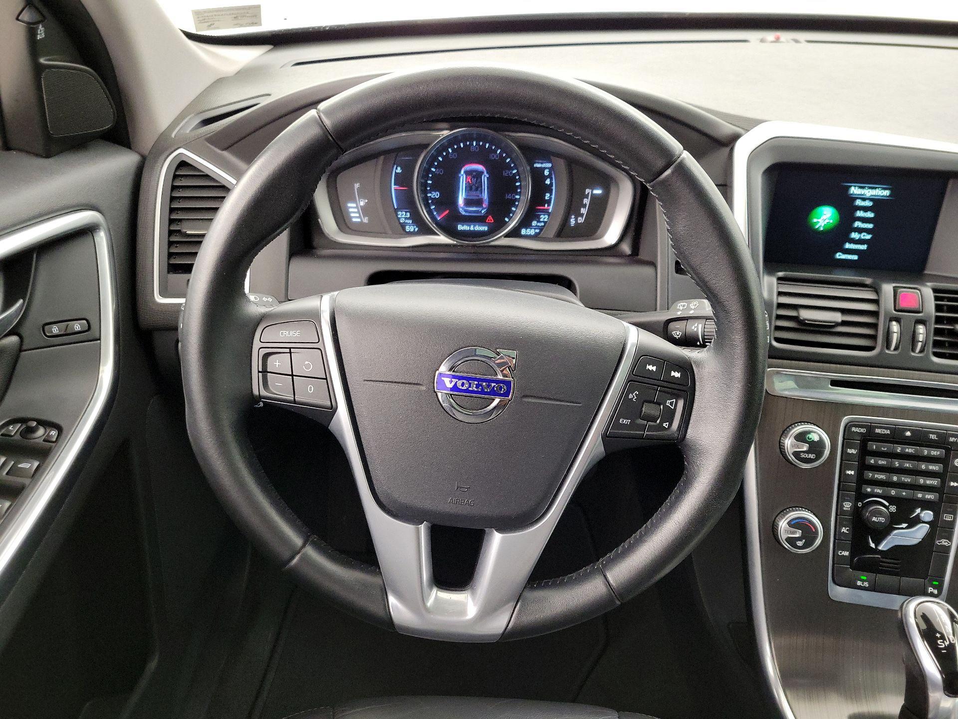 Thumbnail: 2016 Volvo XC60 - 10