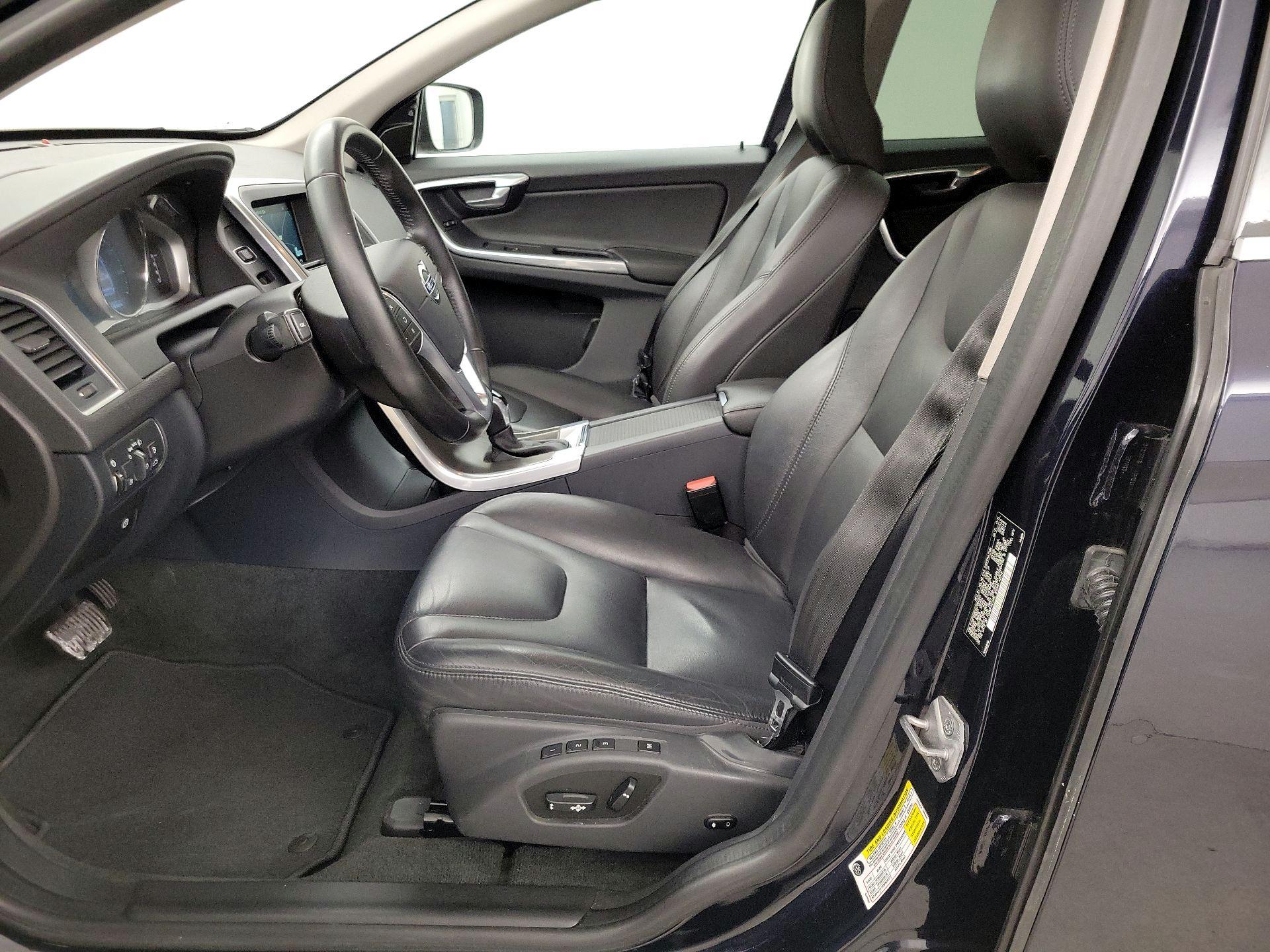 Thumbnail: 2016 Volvo XC60 - 11