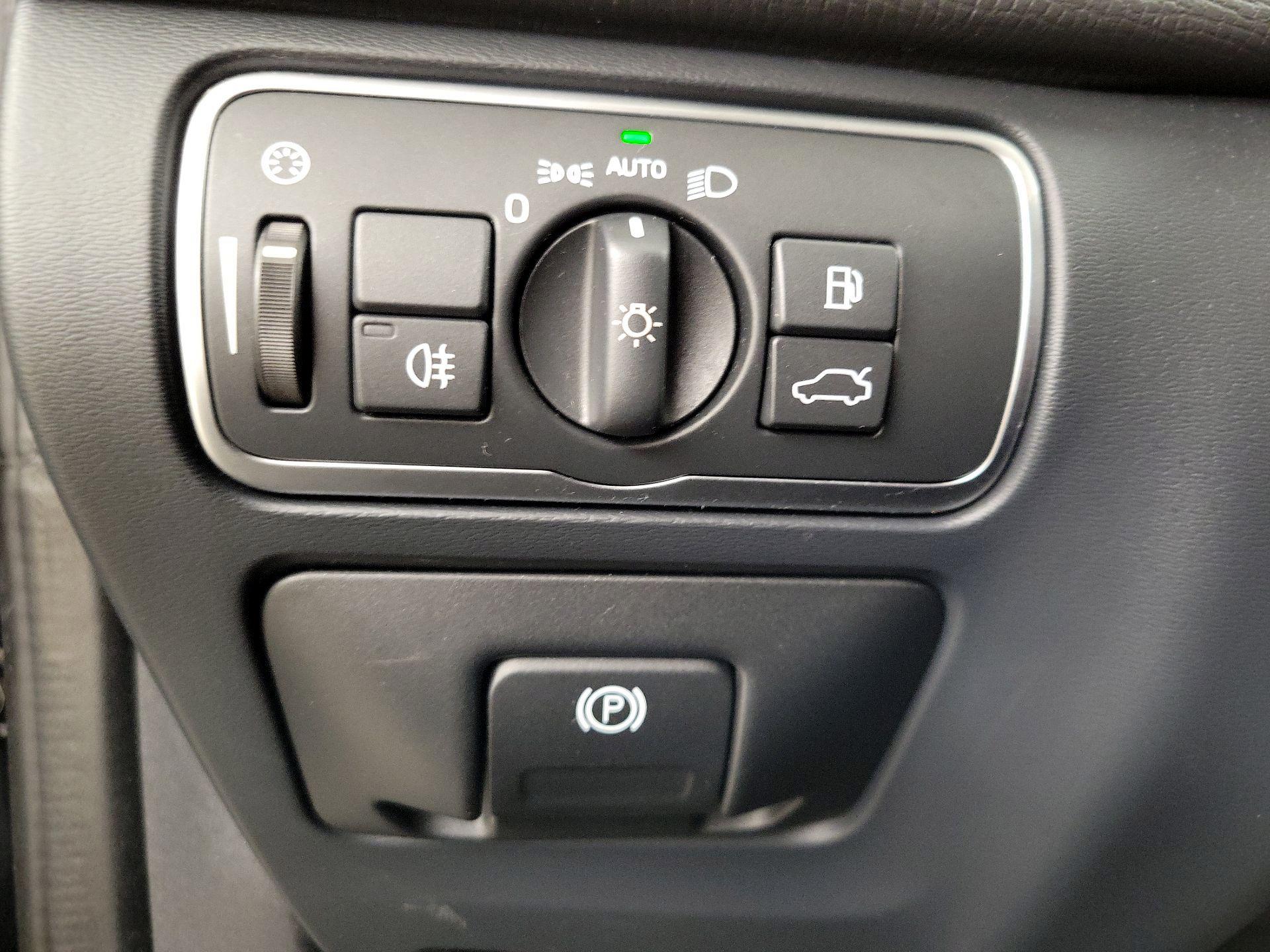 Thumbnail: 2016 Volvo XC60 - 13