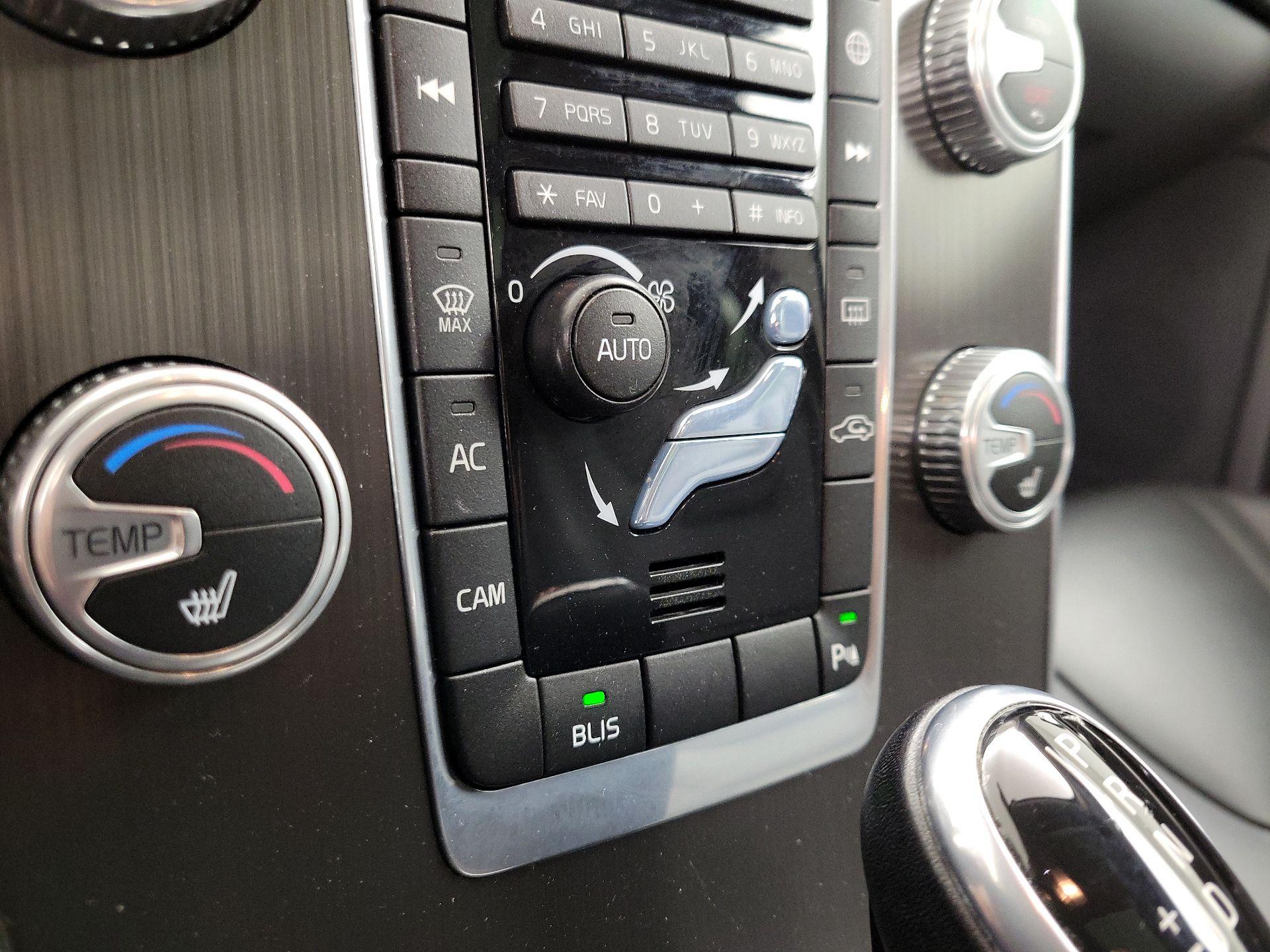 Thumbnail: 2016 Volvo XC60 - 17