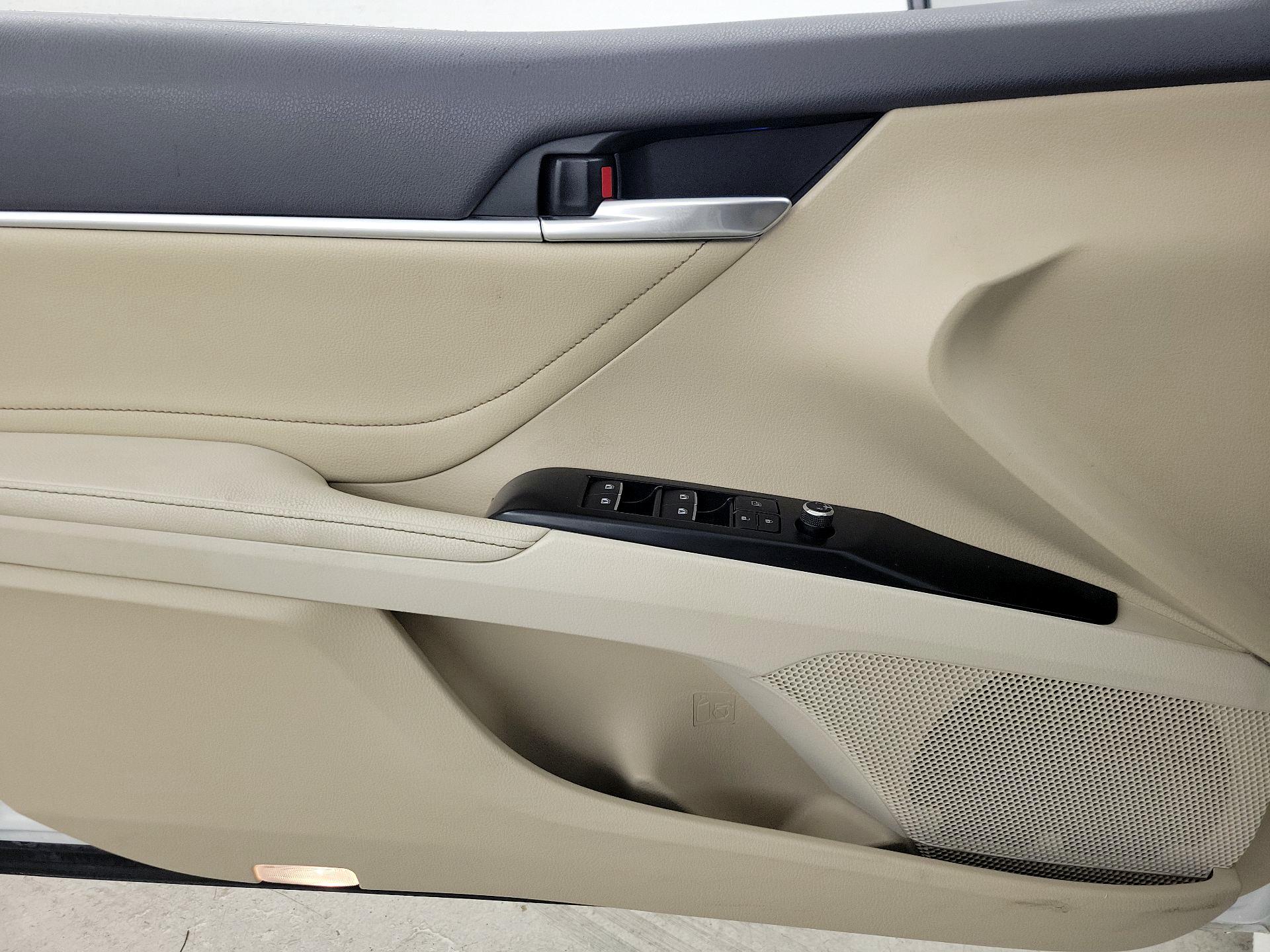 Thumbnail: 2018 Toyota Camry - 12