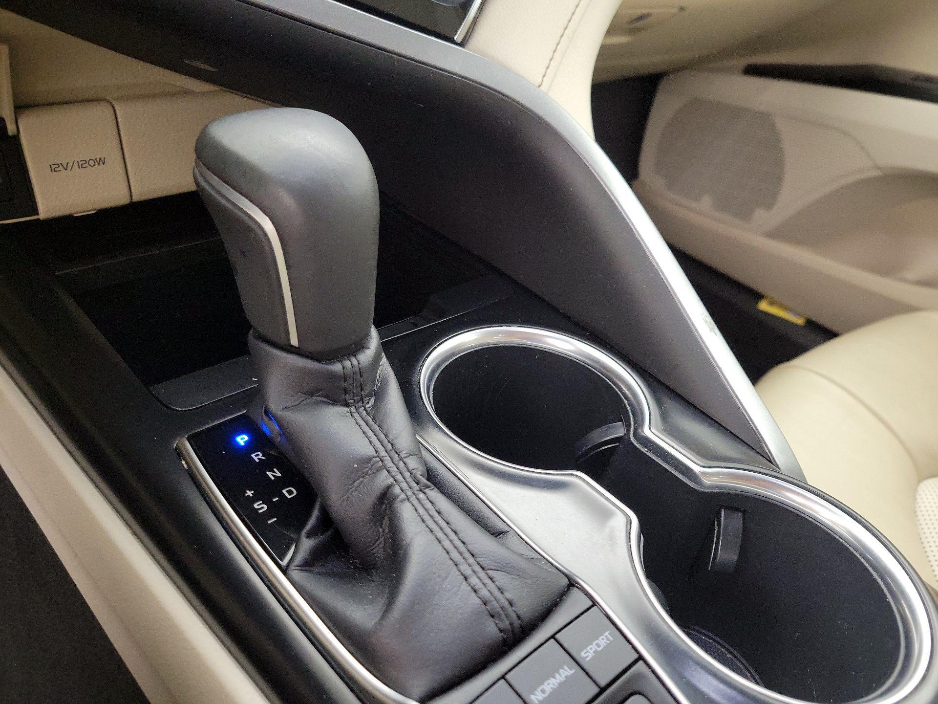 Thumbnail: 2018 Toyota Camry - 17