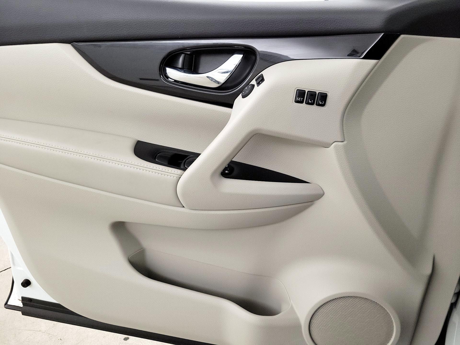 Thumbnail: 2022 Nissan Rogue Sport - 12