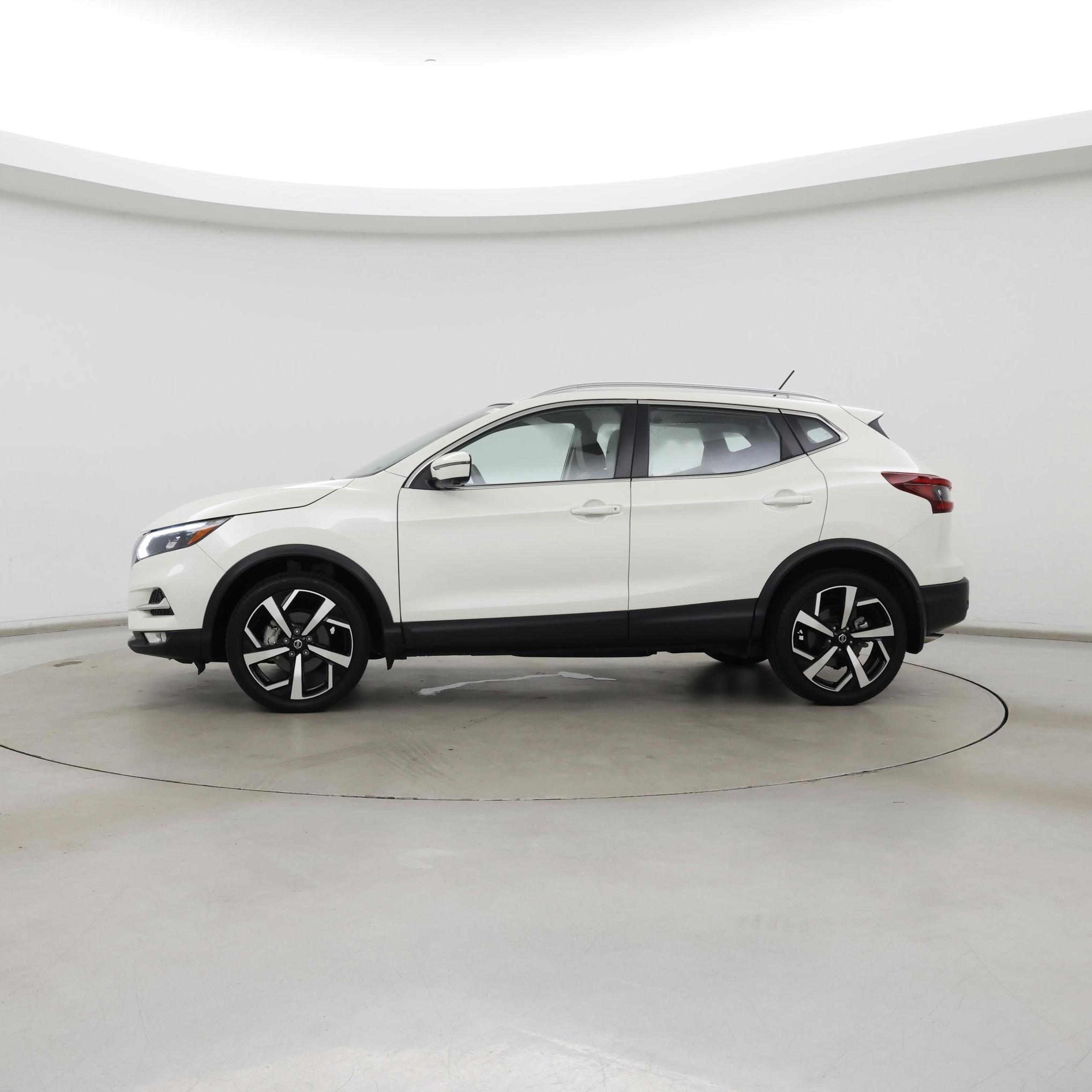 Thumbnail: 2022 Nissan Rogue Sport - 3