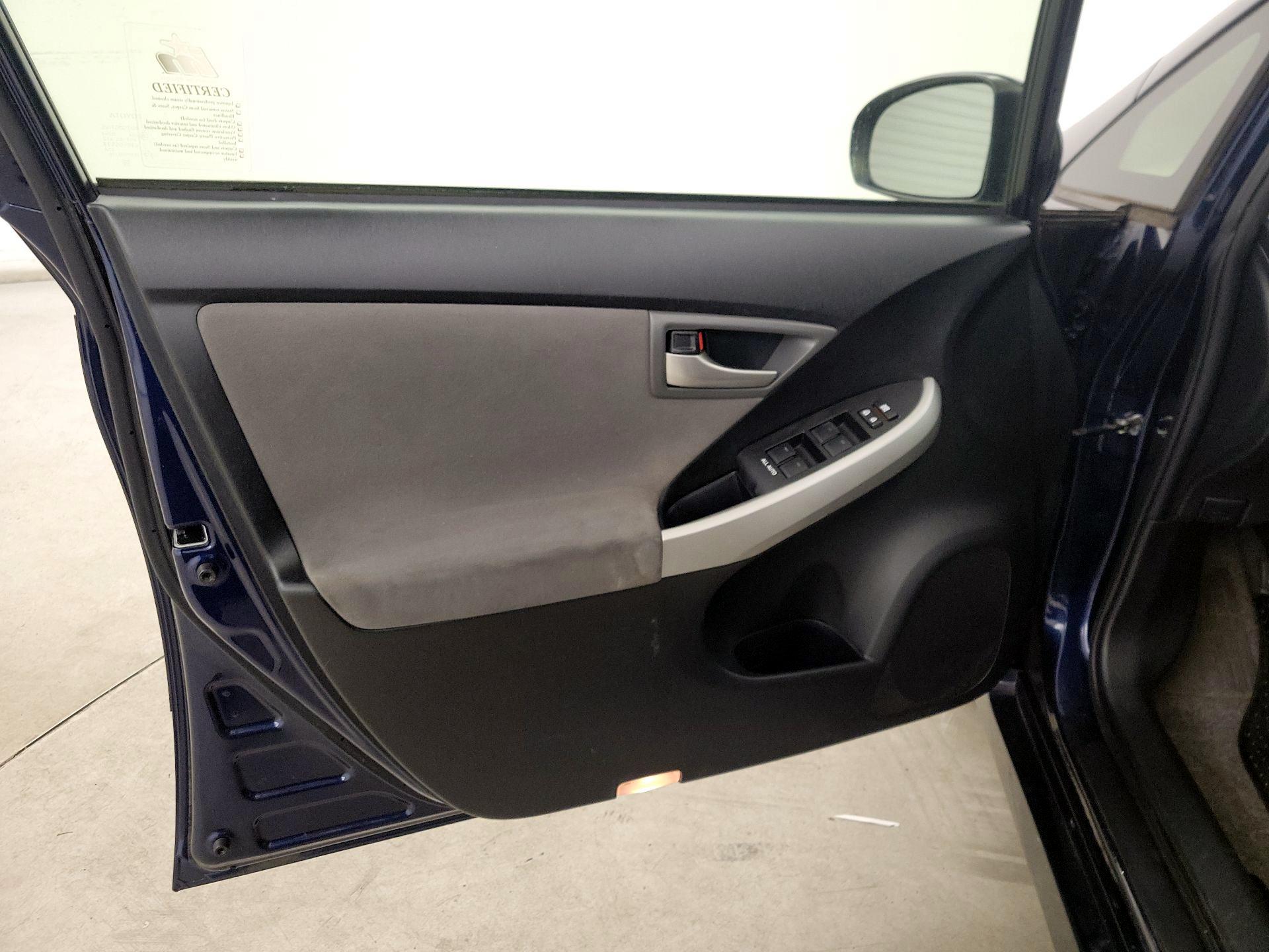 Thumbnail: 2015 Toyota Prius - 12