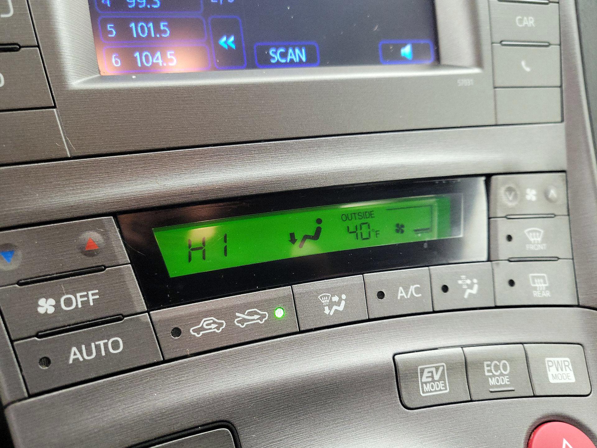 Thumbnail: 2015 Toyota Prius - 16