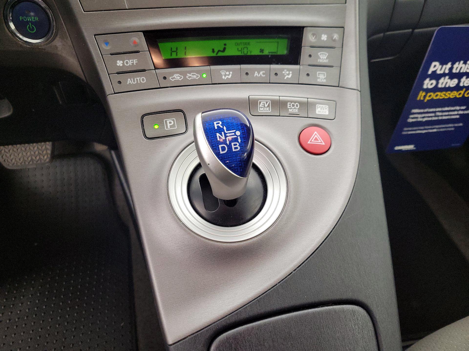 Thumbnail: 2015 Toyota Prius - 17