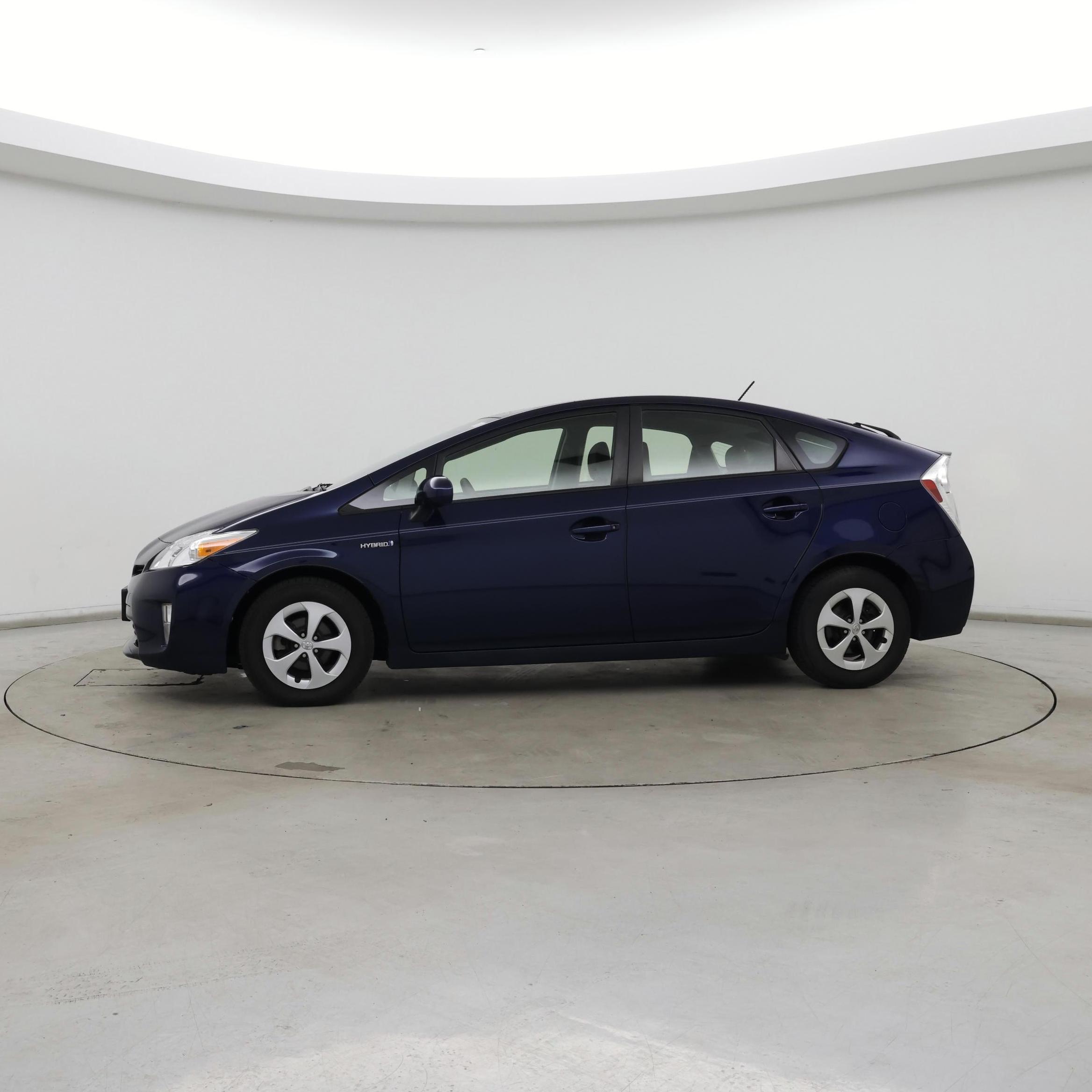 Thumbnail: 2015 Toyota Prius - 3