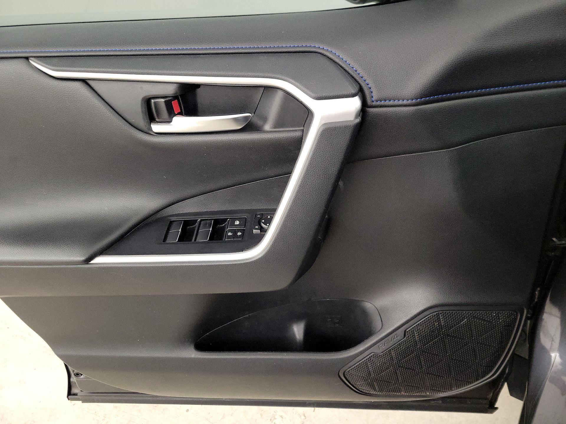 Thumbnail: 2021 Toyota RAV4 - 12