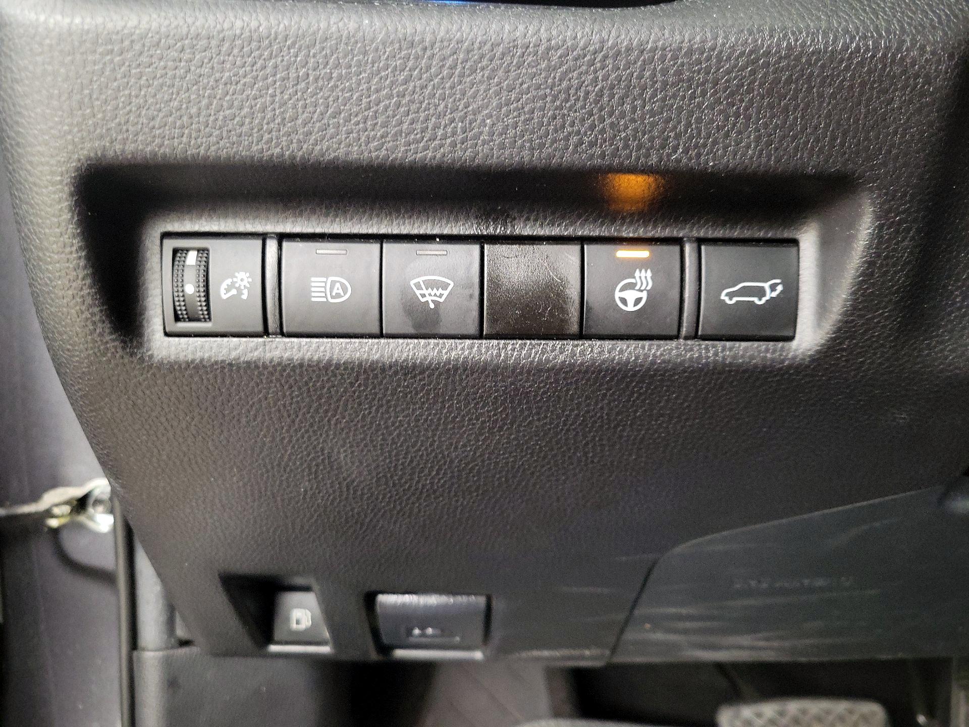 Thumbnail: 2021 Toyota RAV4 - 13