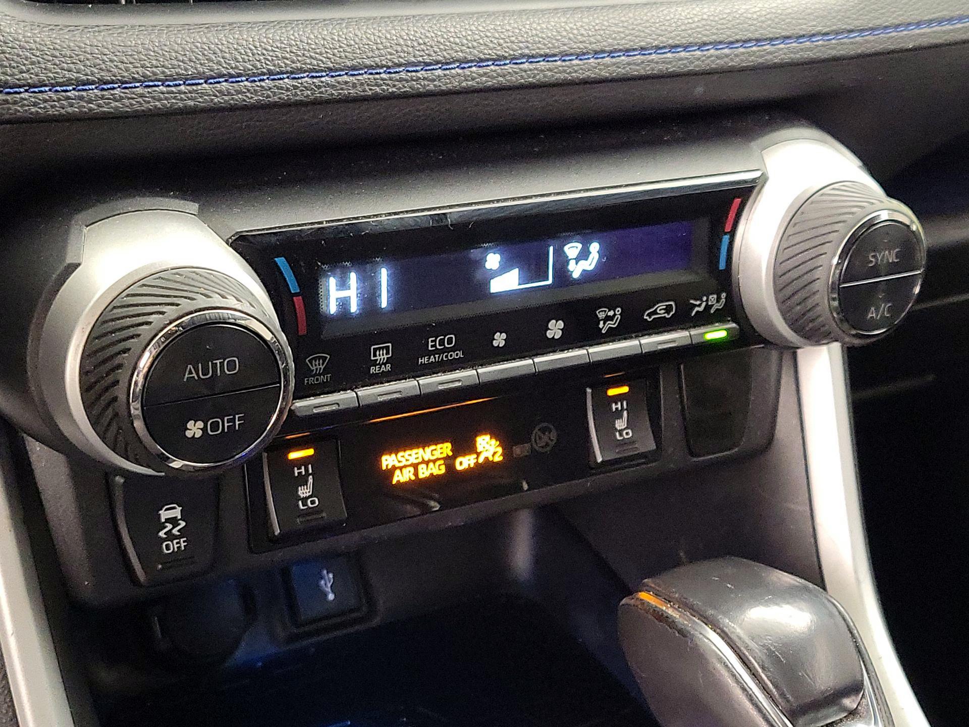 Thumbnail: 2021 Toyota RAV4 - 17