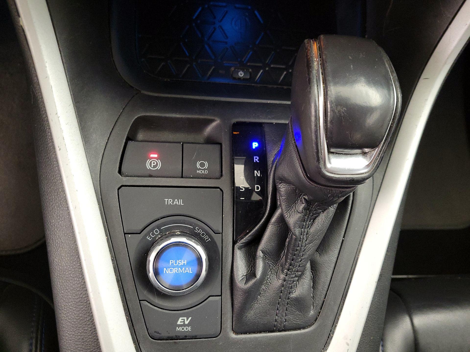 Thumbnail: 2021 Toyota RAV4 - 18