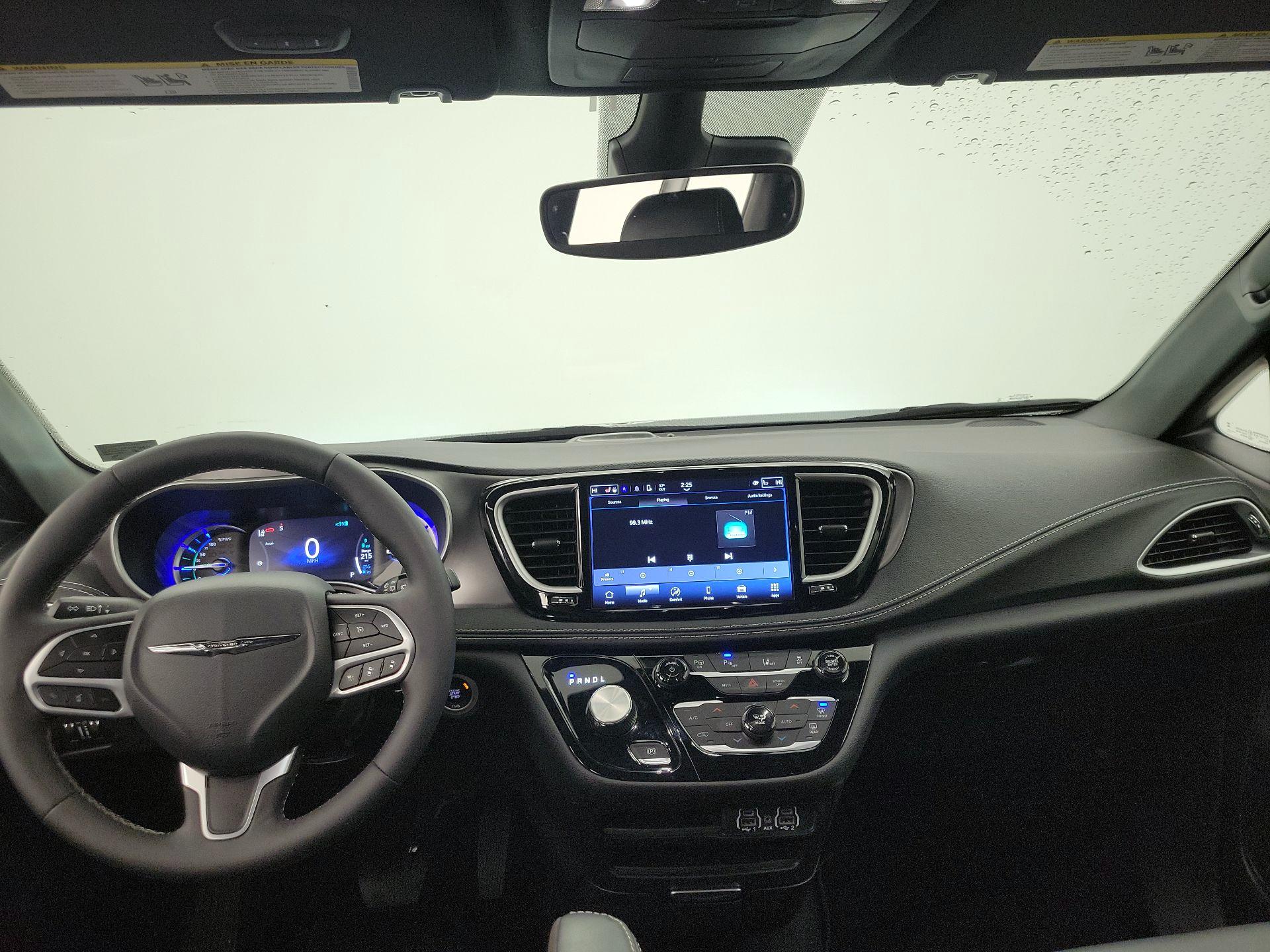 Thumbnail: 2025 Chrysler Pacifica - 9