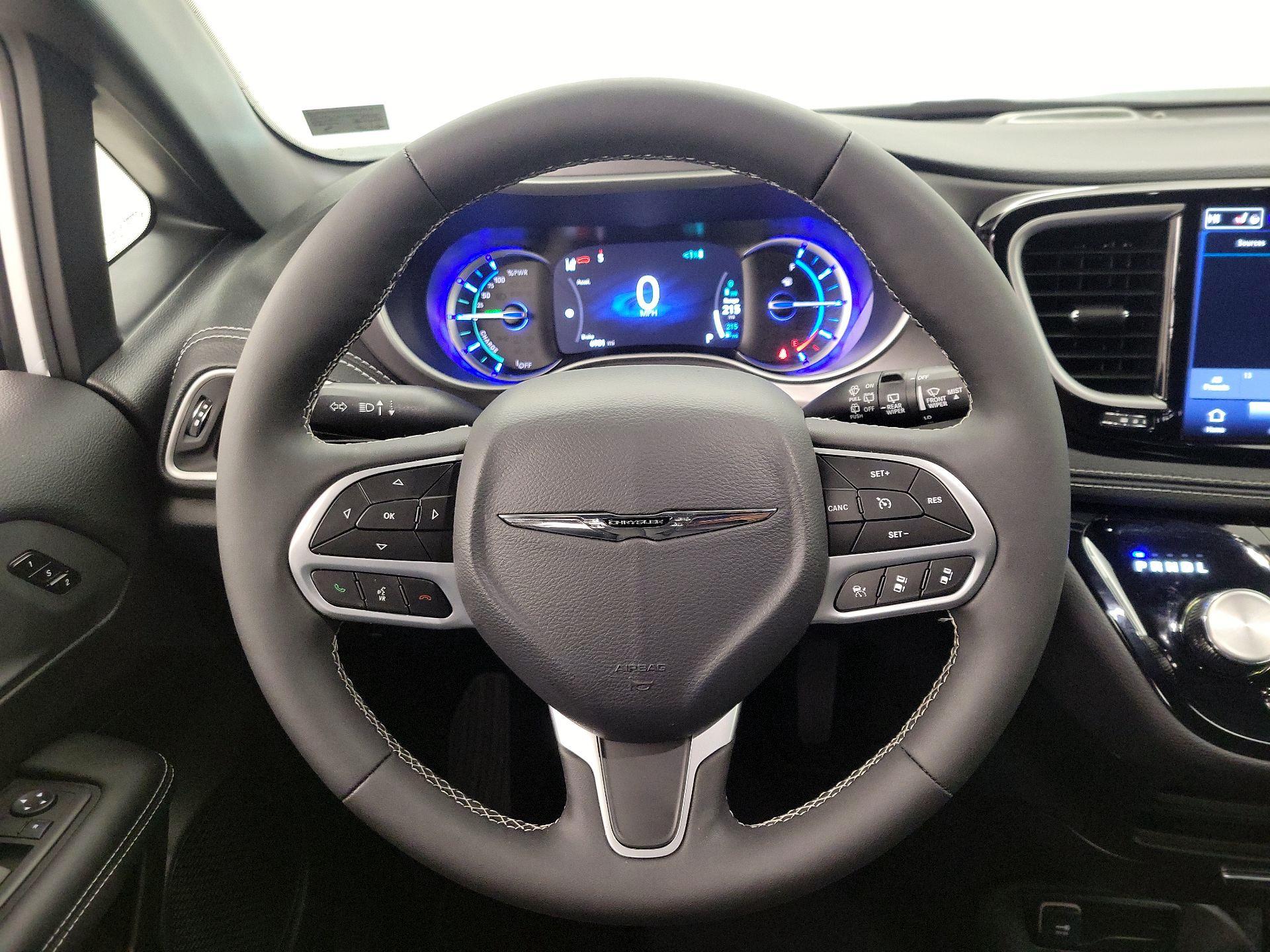 Thumbnail: 2025 Chrysler Pacifica - 10