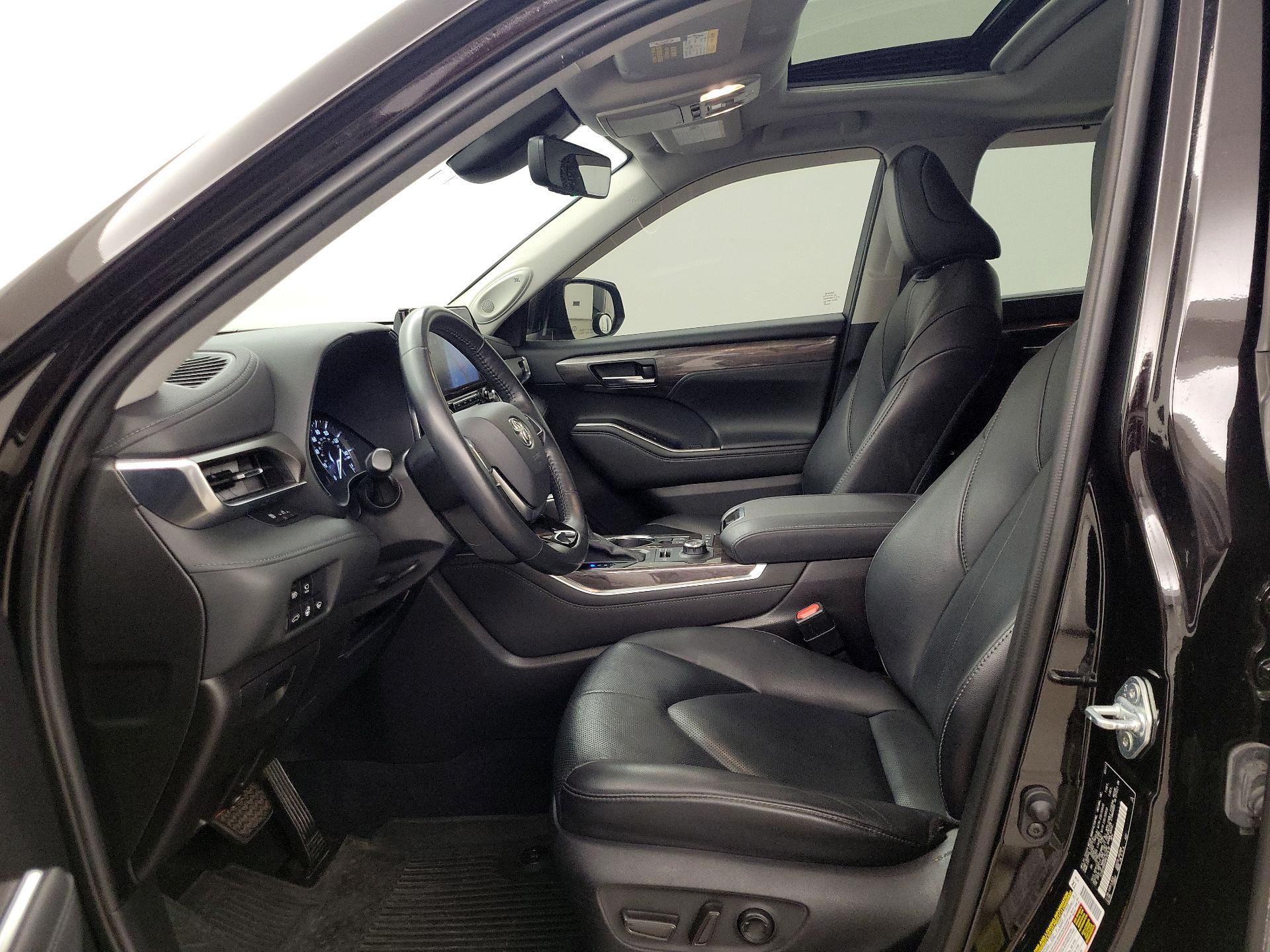 Thumbnail: 2021 Toyota Highlander - 11