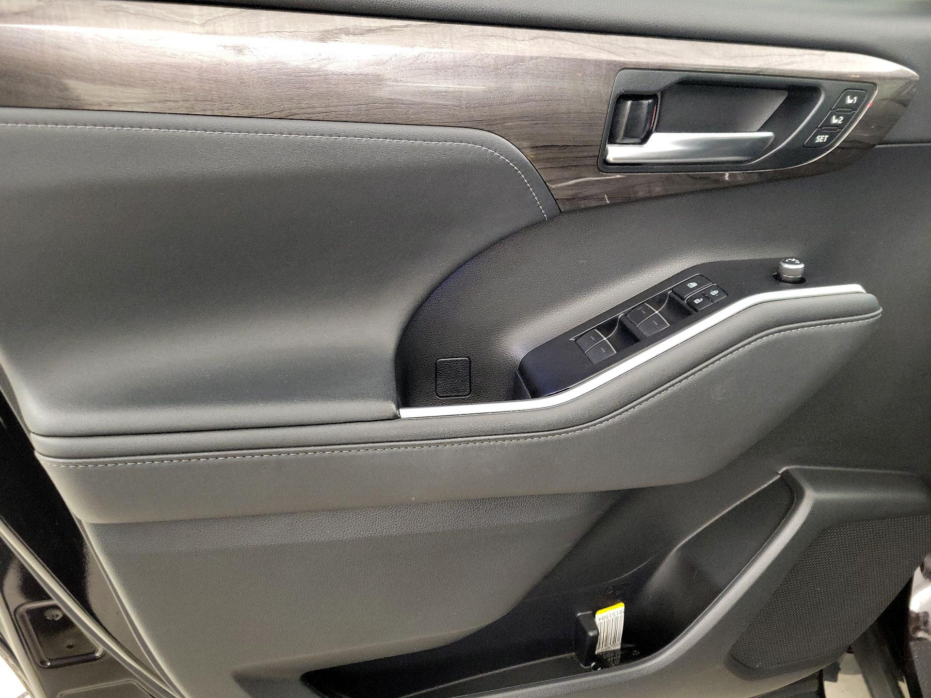 Thumbnail: 2021 Toyota Highlander - 12