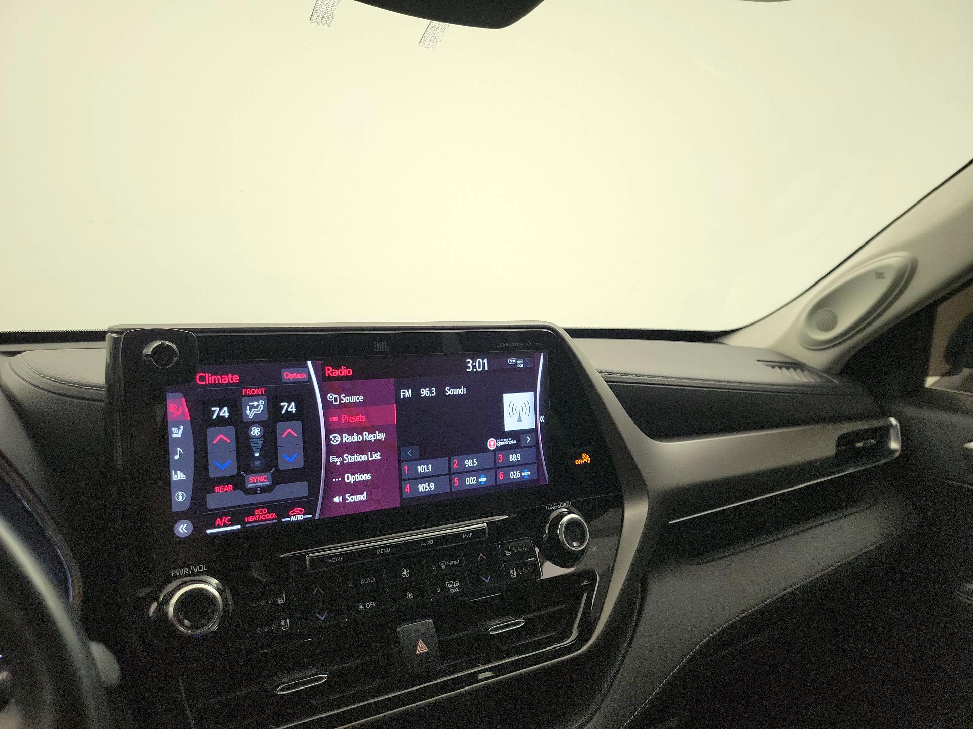 Thumbnail: 2021 Toyota Highlander - 16