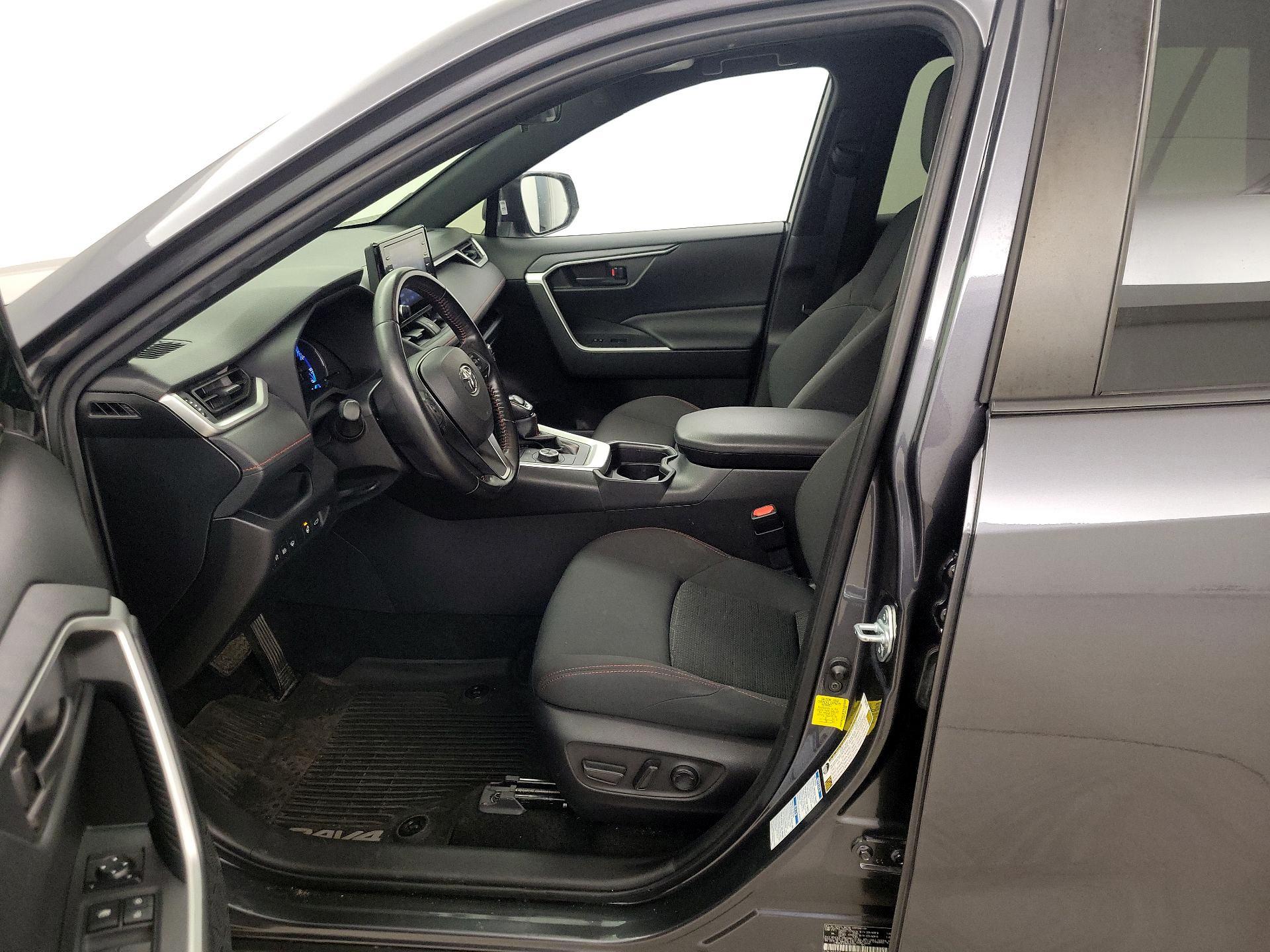 Thumbnail: 2021 Toyota RAV4 - 11