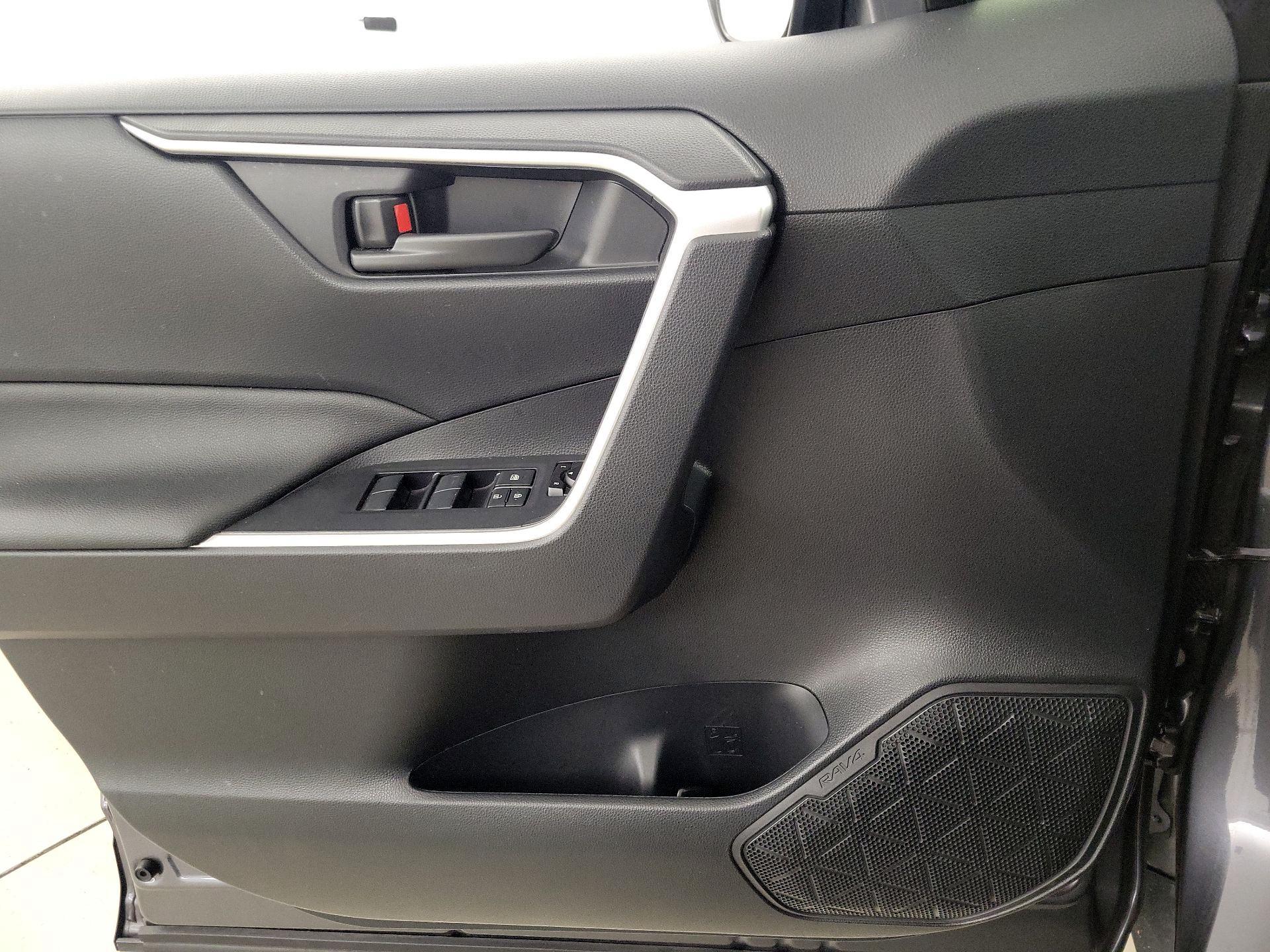 Thumbnail: 2021 Toyota RAV4 - 12