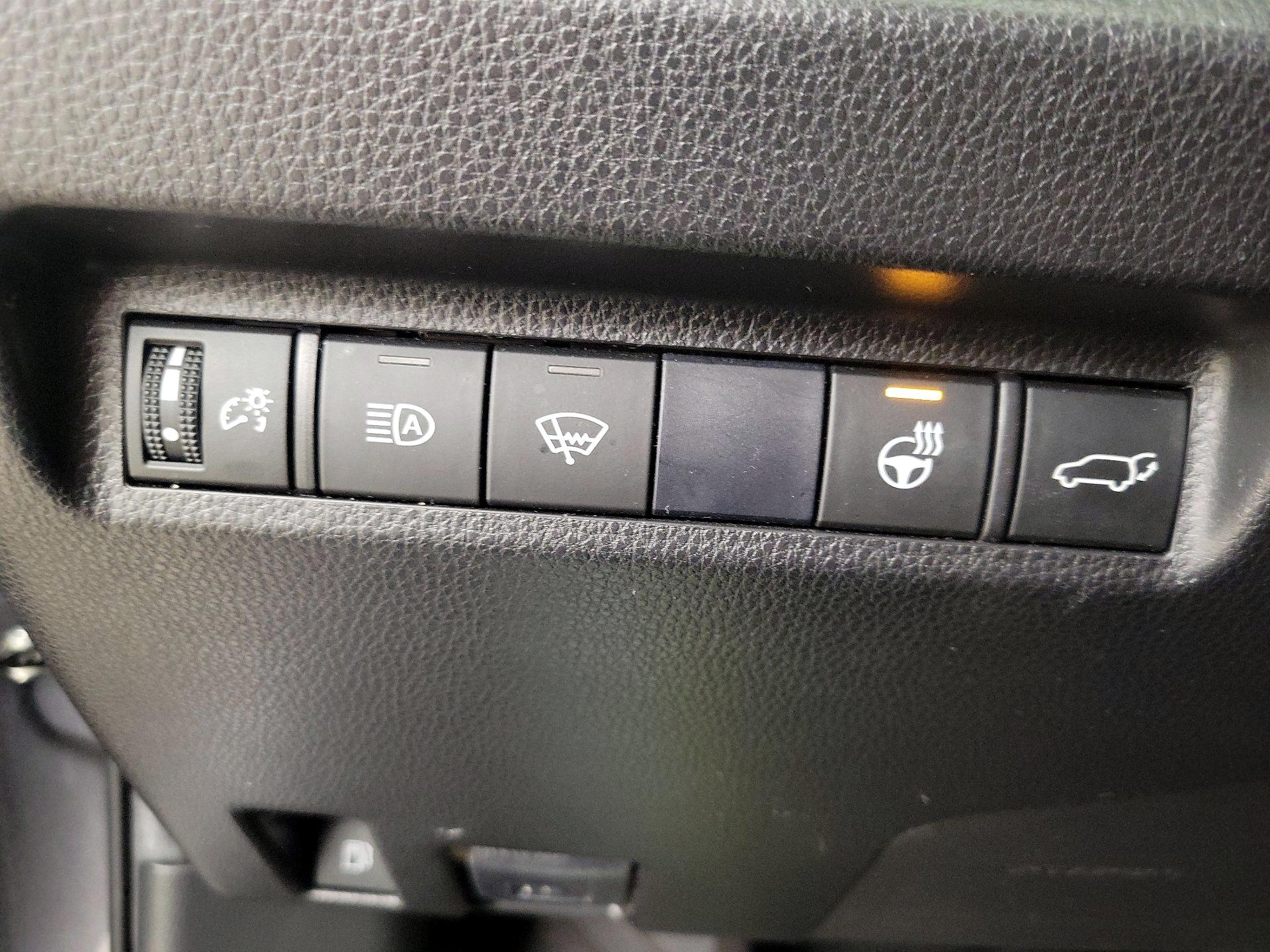 Thumbnail: 2021 Toyota RAV4 - 13