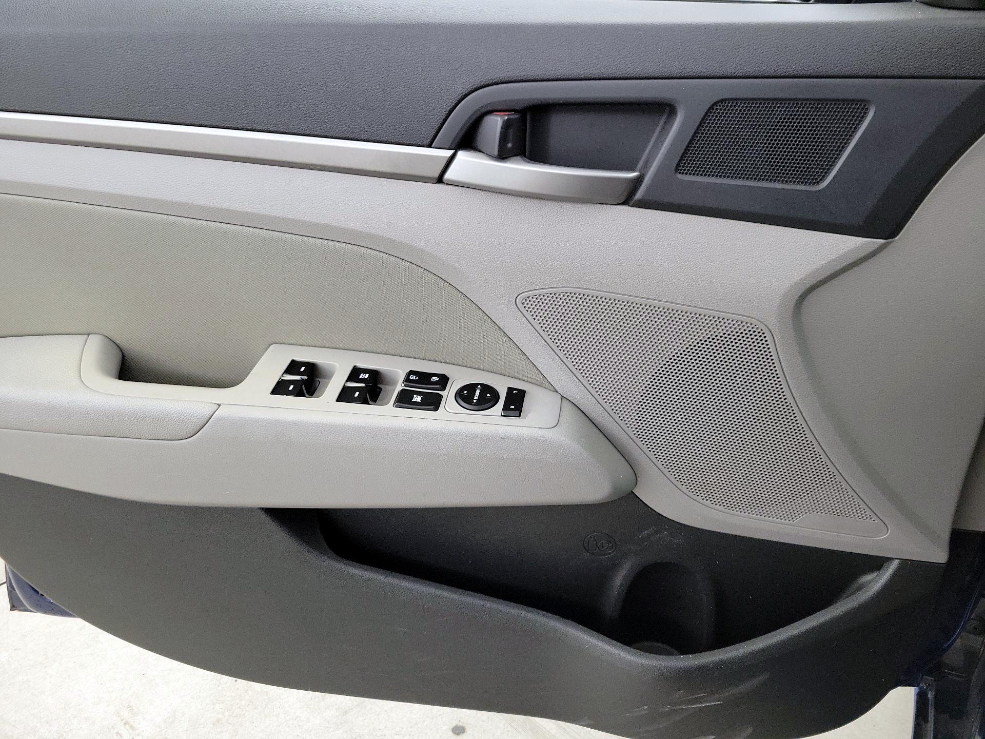 Thumbnail: 2018 Hyundai Elantra - 12