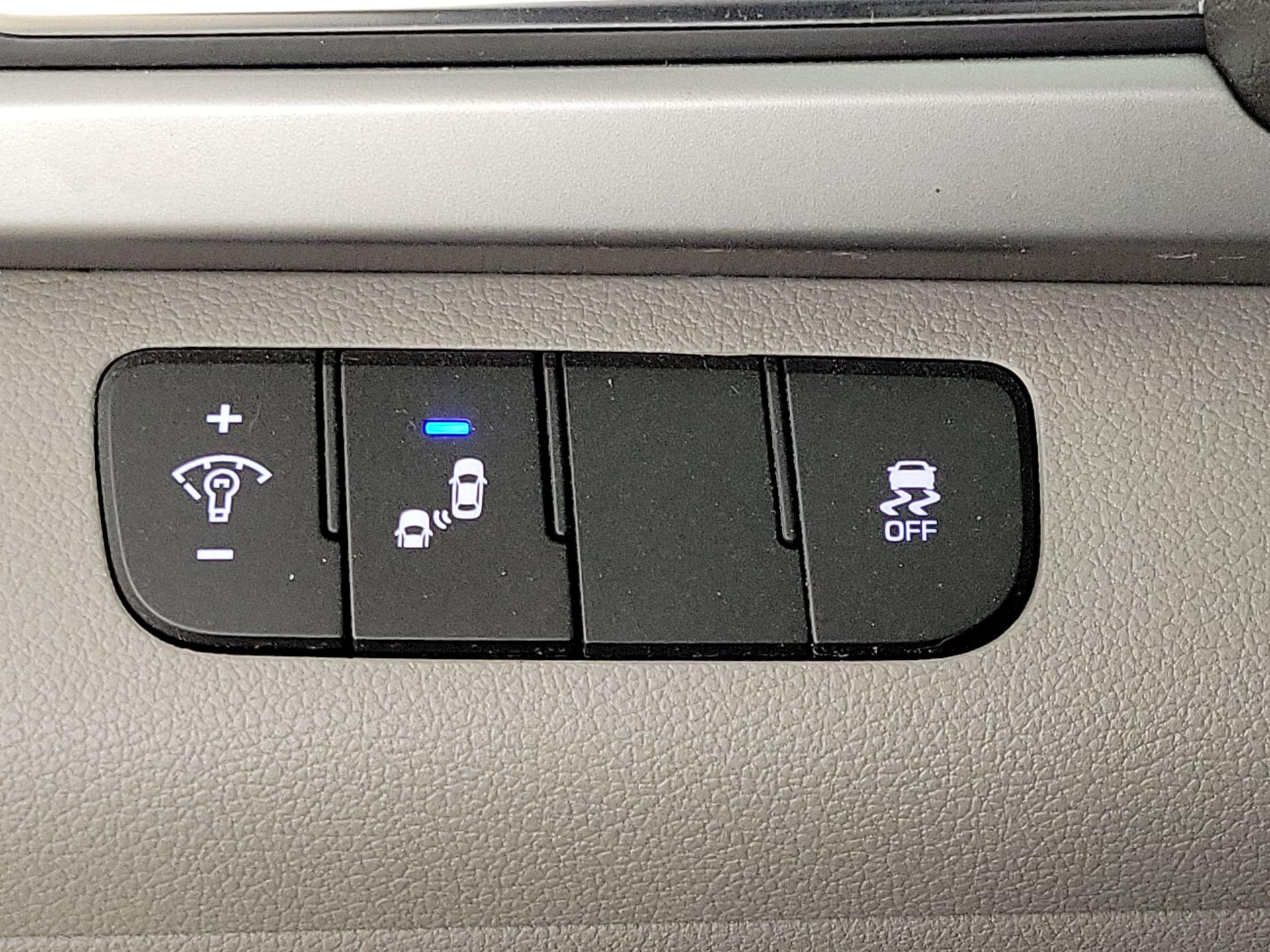 Thumbnail: 2018 Hyundai Elantra - 13