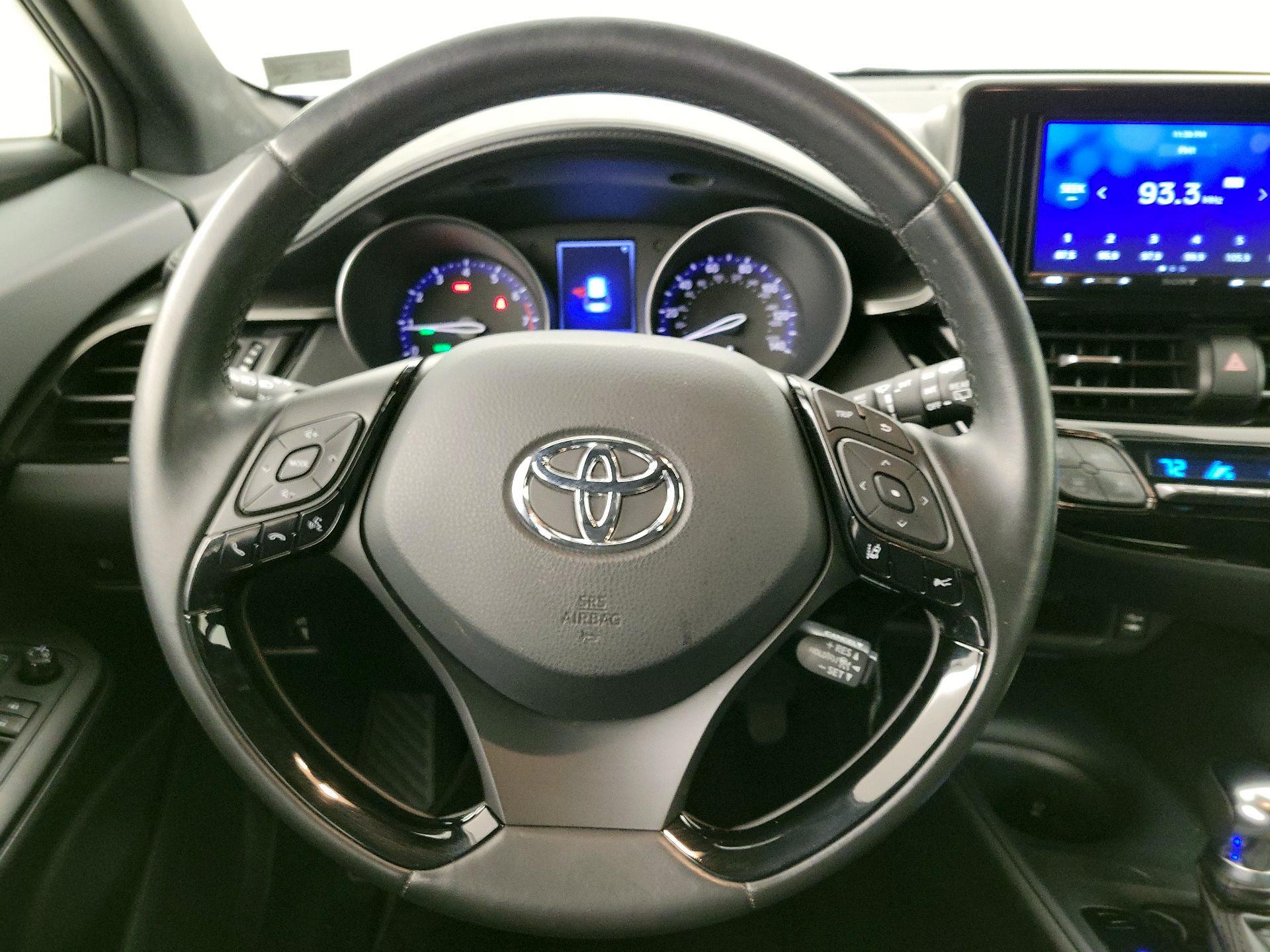 Thumbnail: 2018 Toyota C-HR - 10