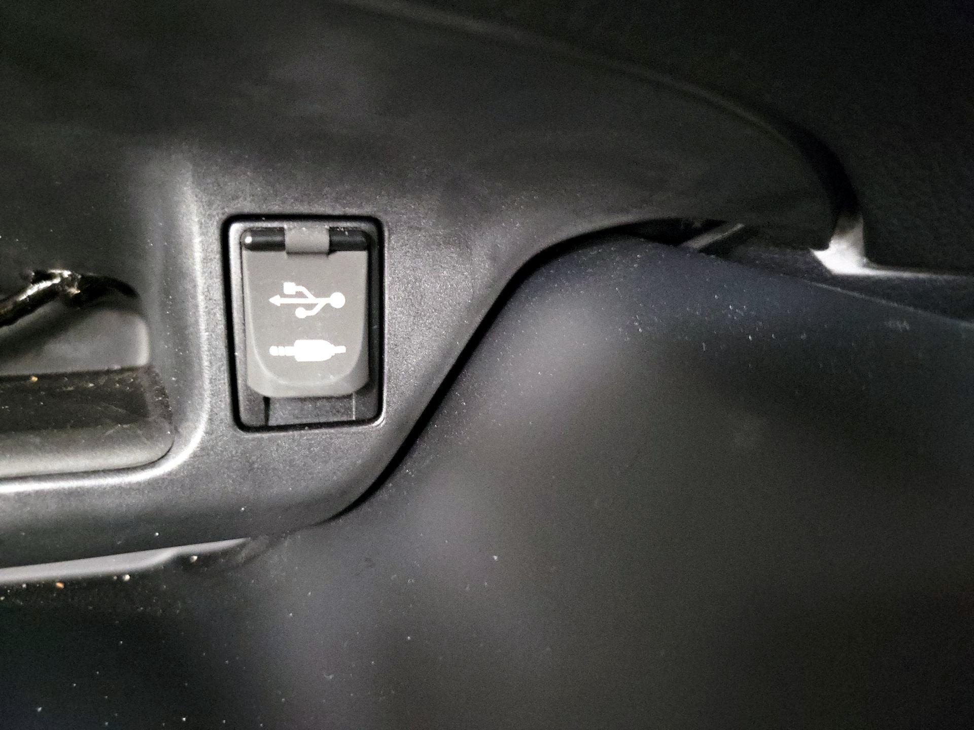 Thumbnail: 2018 Toyota C-HR - 18