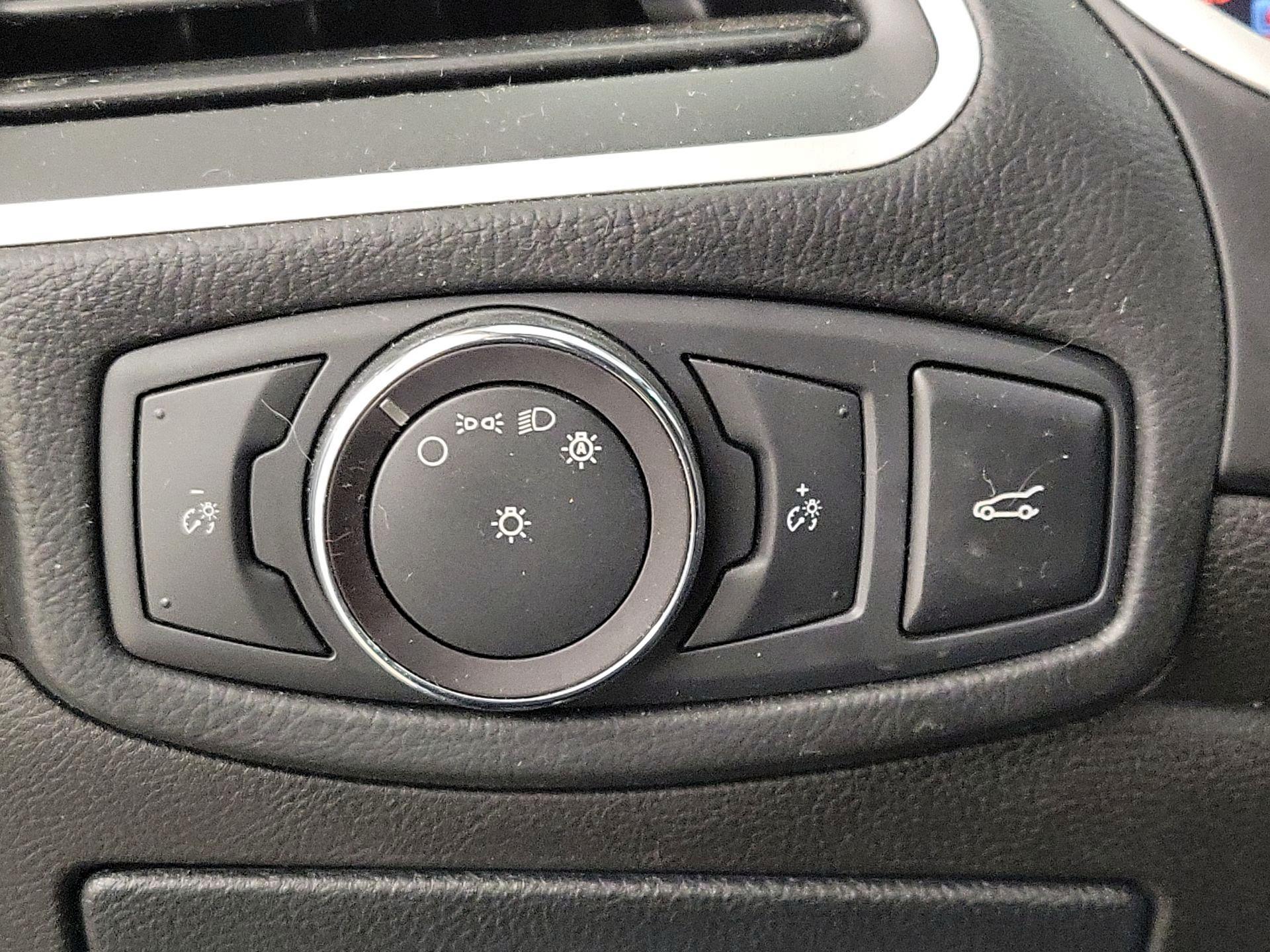 Thumbnail: 2018 Ford Edge - 13