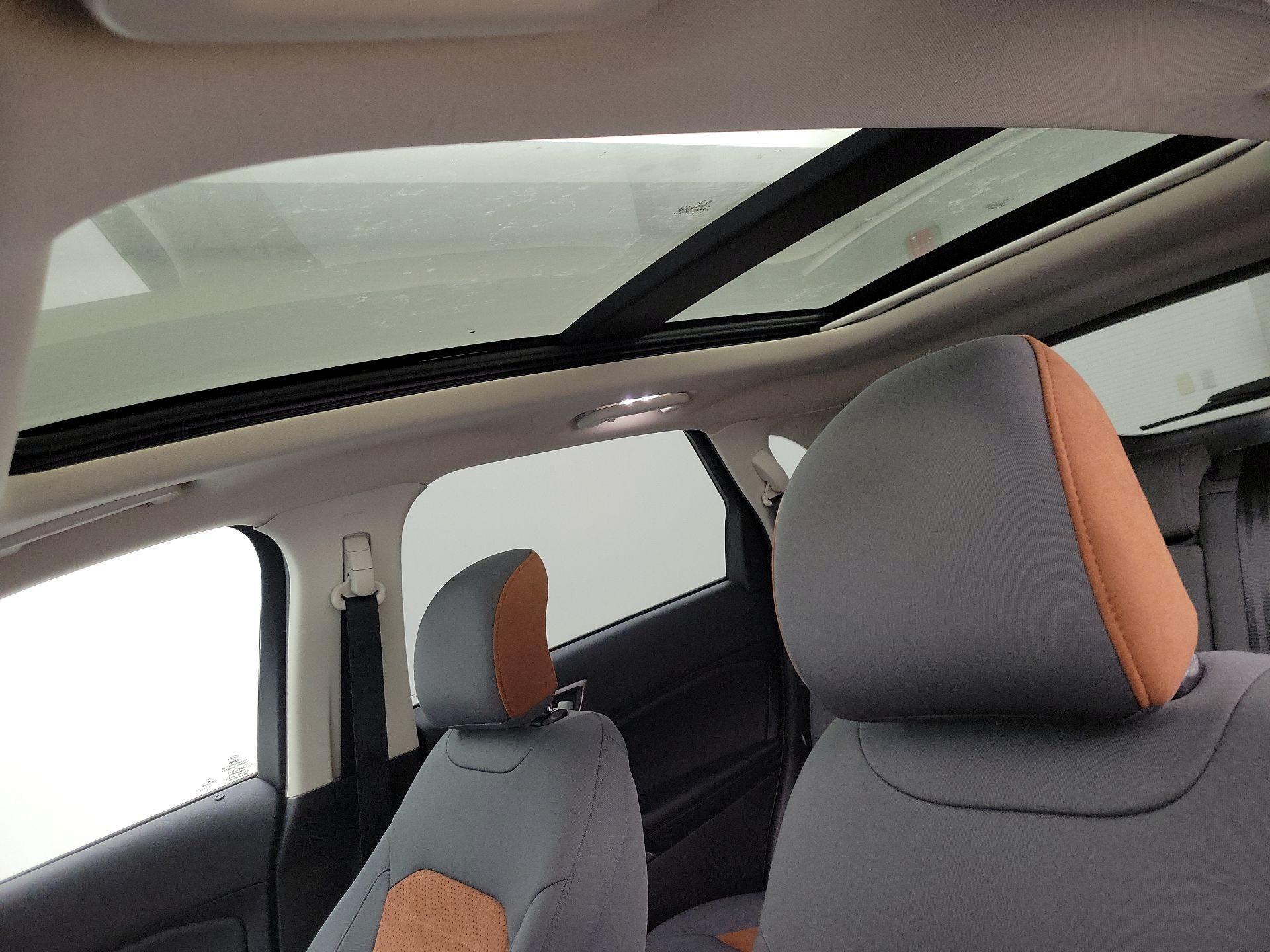 Thumbnail: 2018 Ford Edge - 20