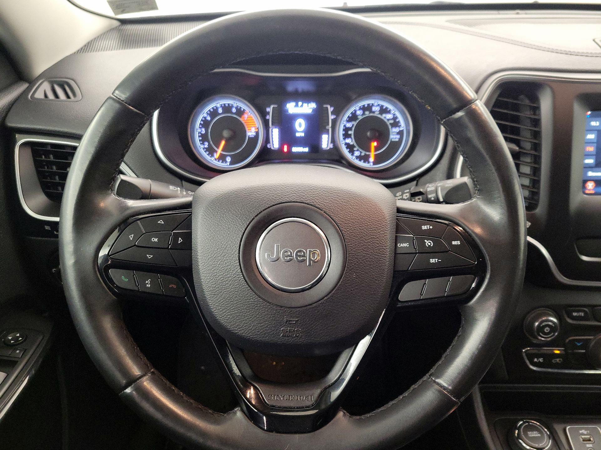 Thumbnail: 2019 Jeep Cherokee - 10