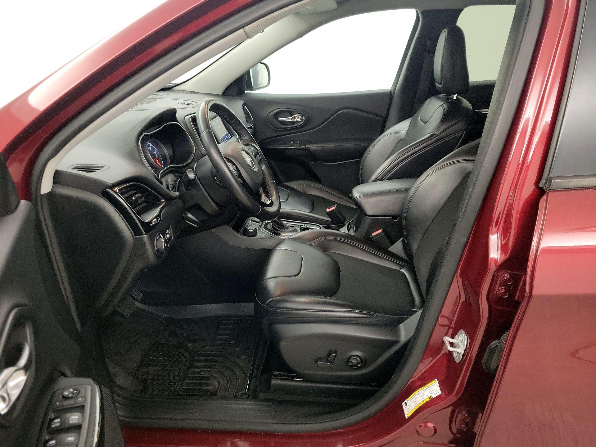 Thumbnail: 2019 Jeep Cherokee - 11