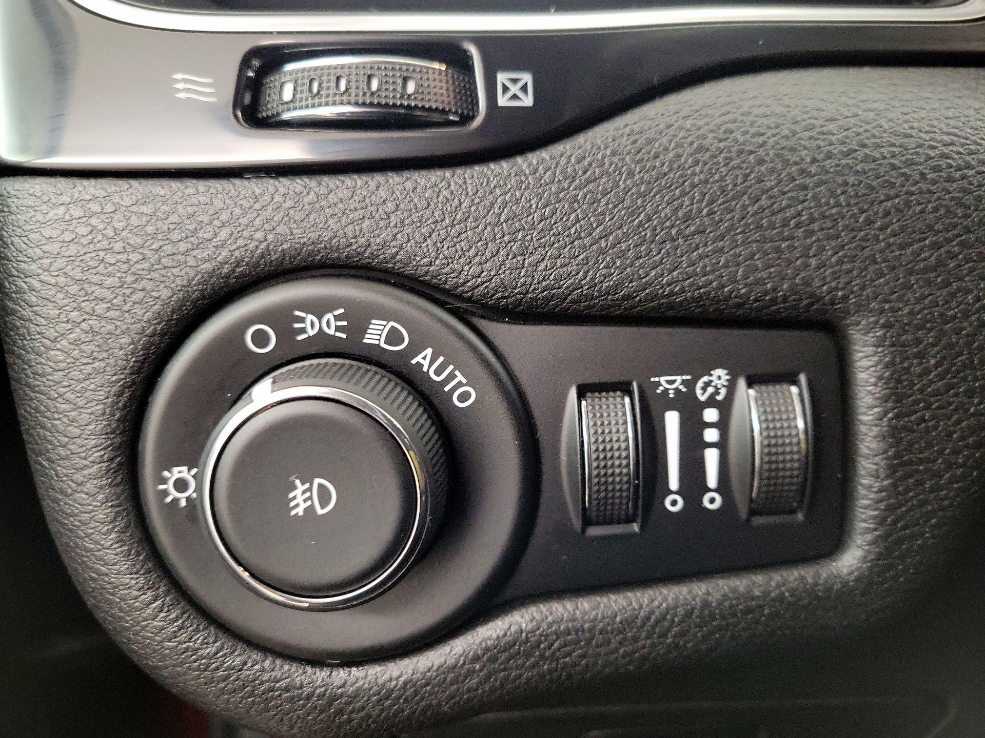 Thumbnail: 2019 Jeep Cherokee - 13