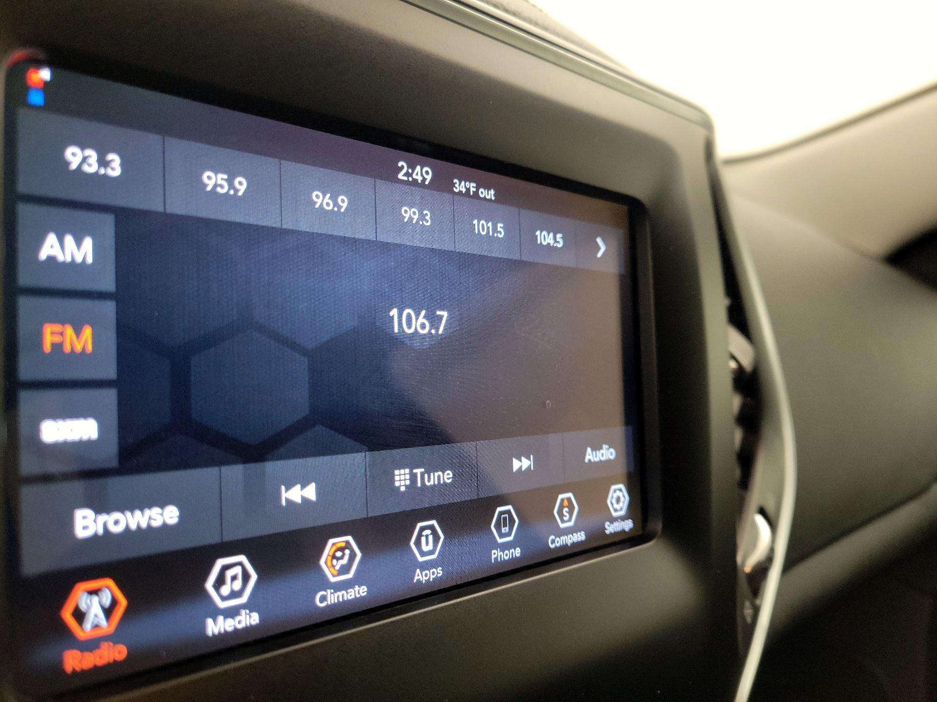 Thumbnail: 2019 Jeep Cherokee - 15