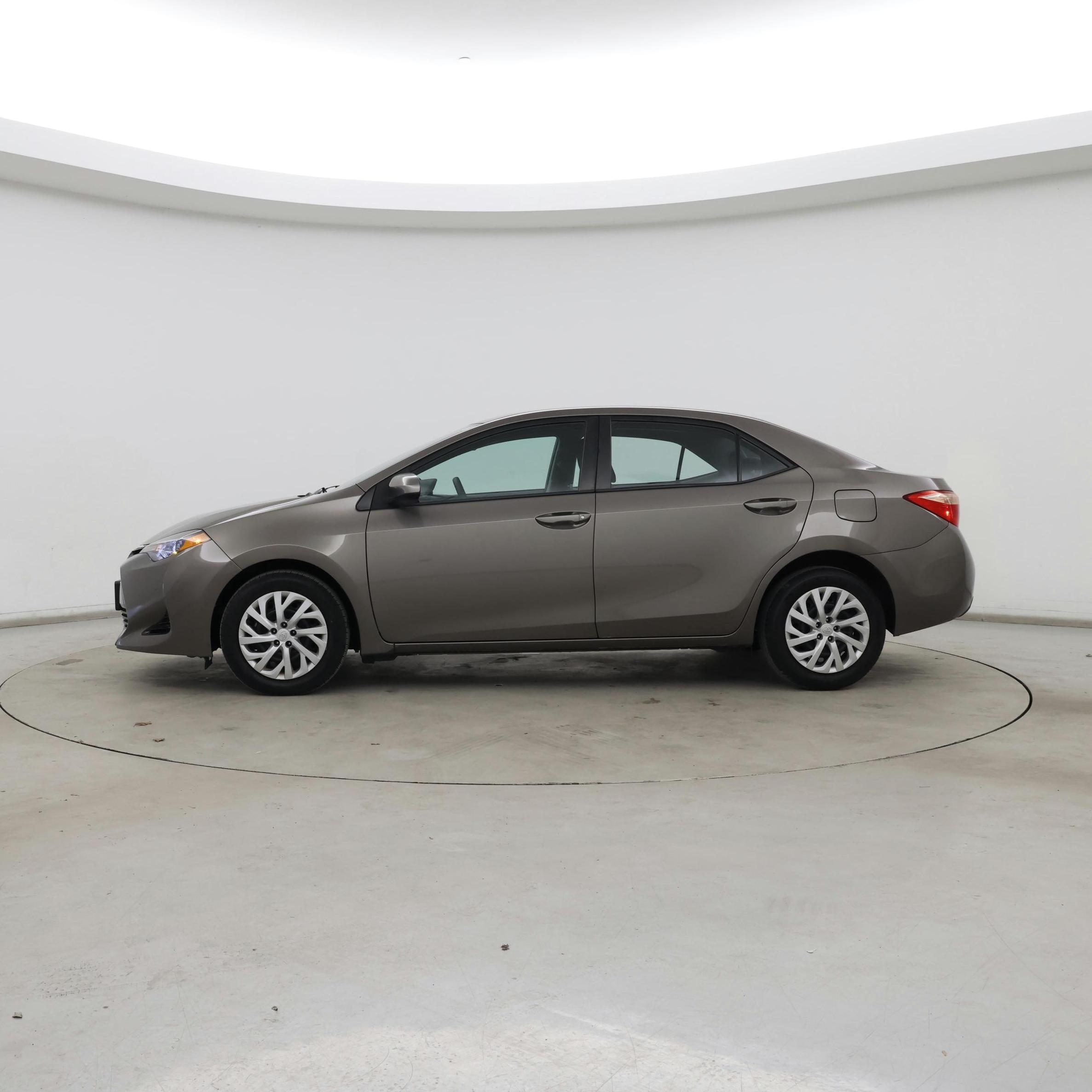 Thumbnail: 2017 Toyota Corolla - 3