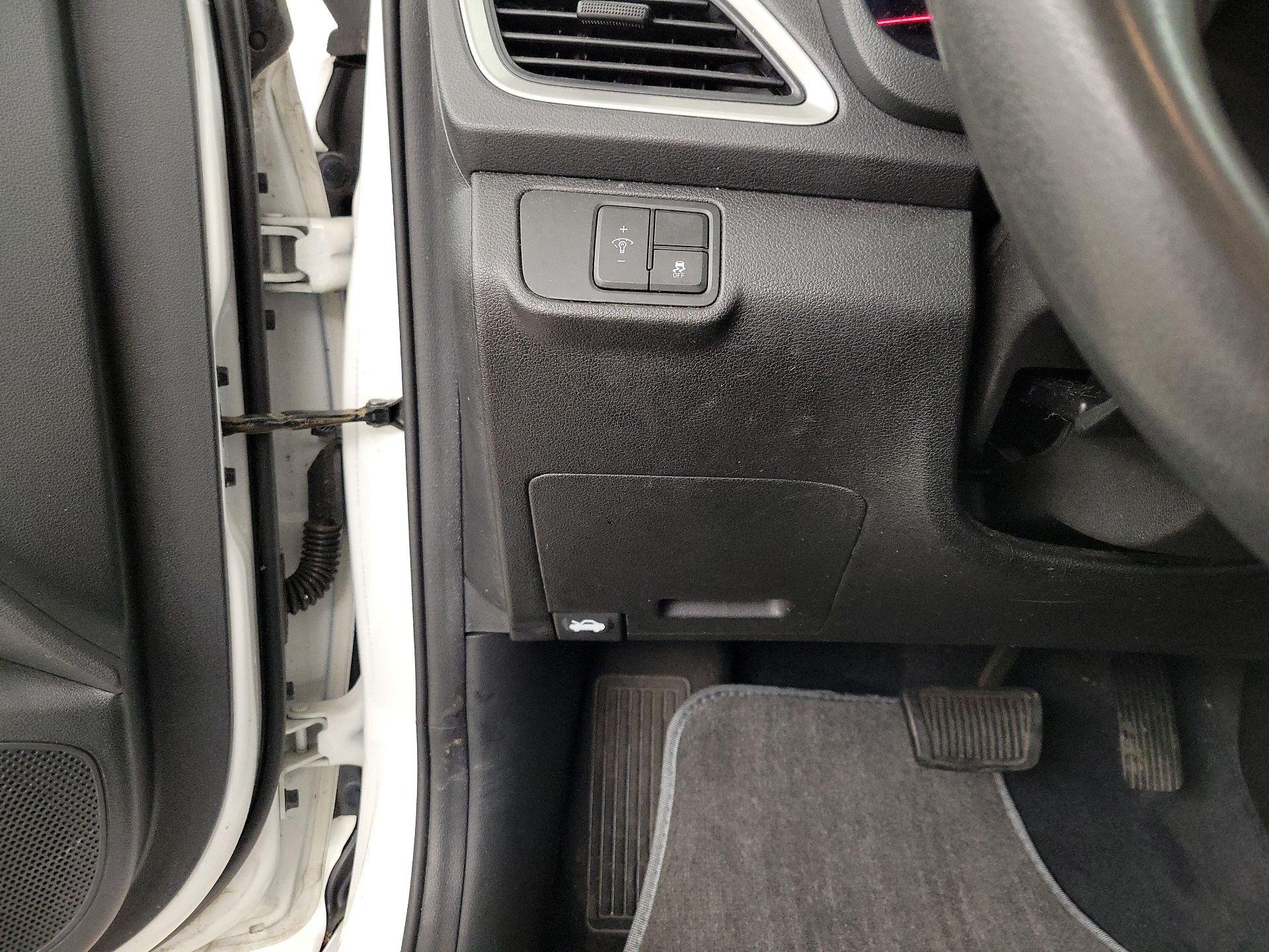 Thumbnail: 2019 Hyundai Accent - 13