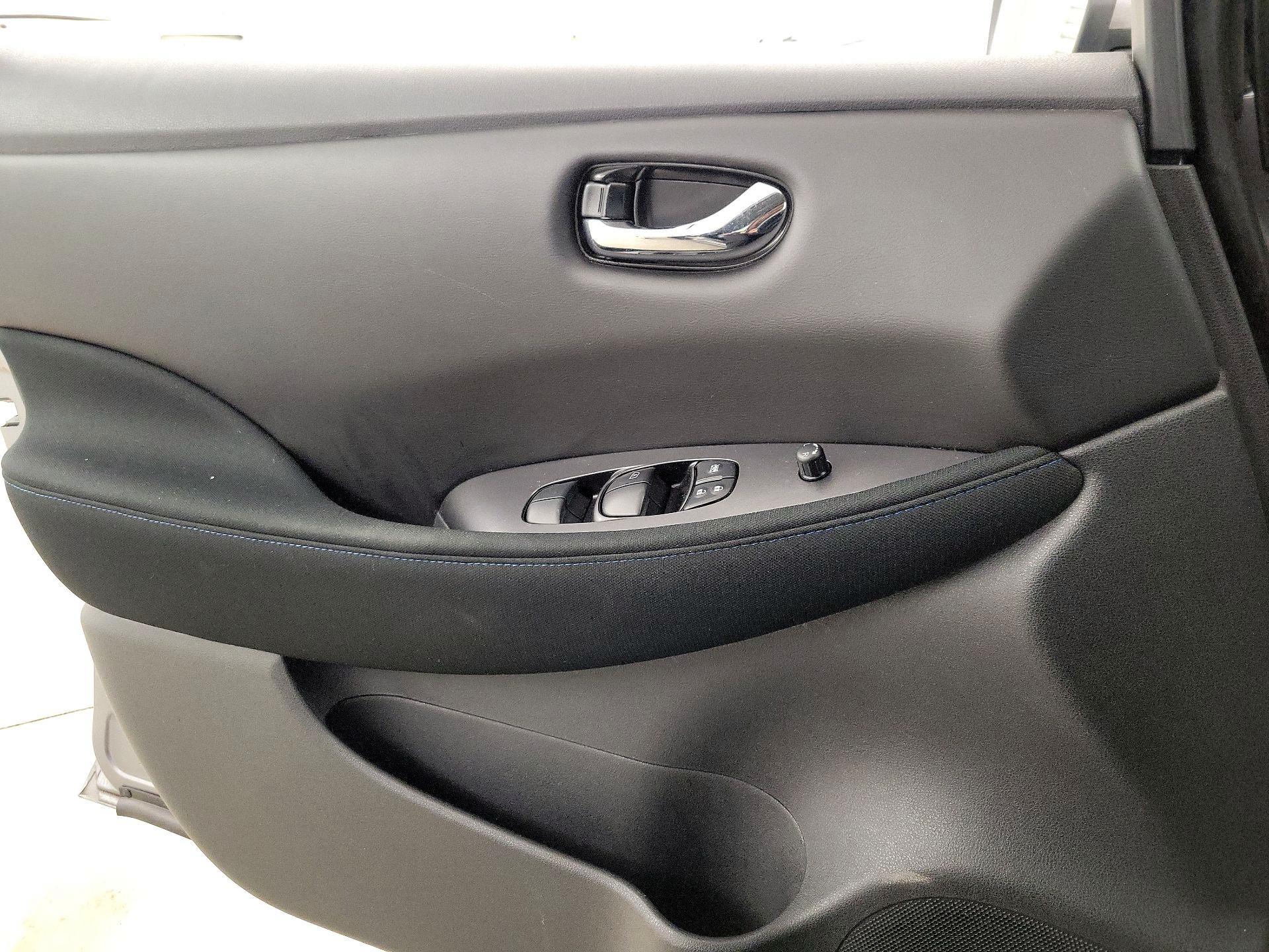 Thumbnail: 2022 Nissan Leaf - 12