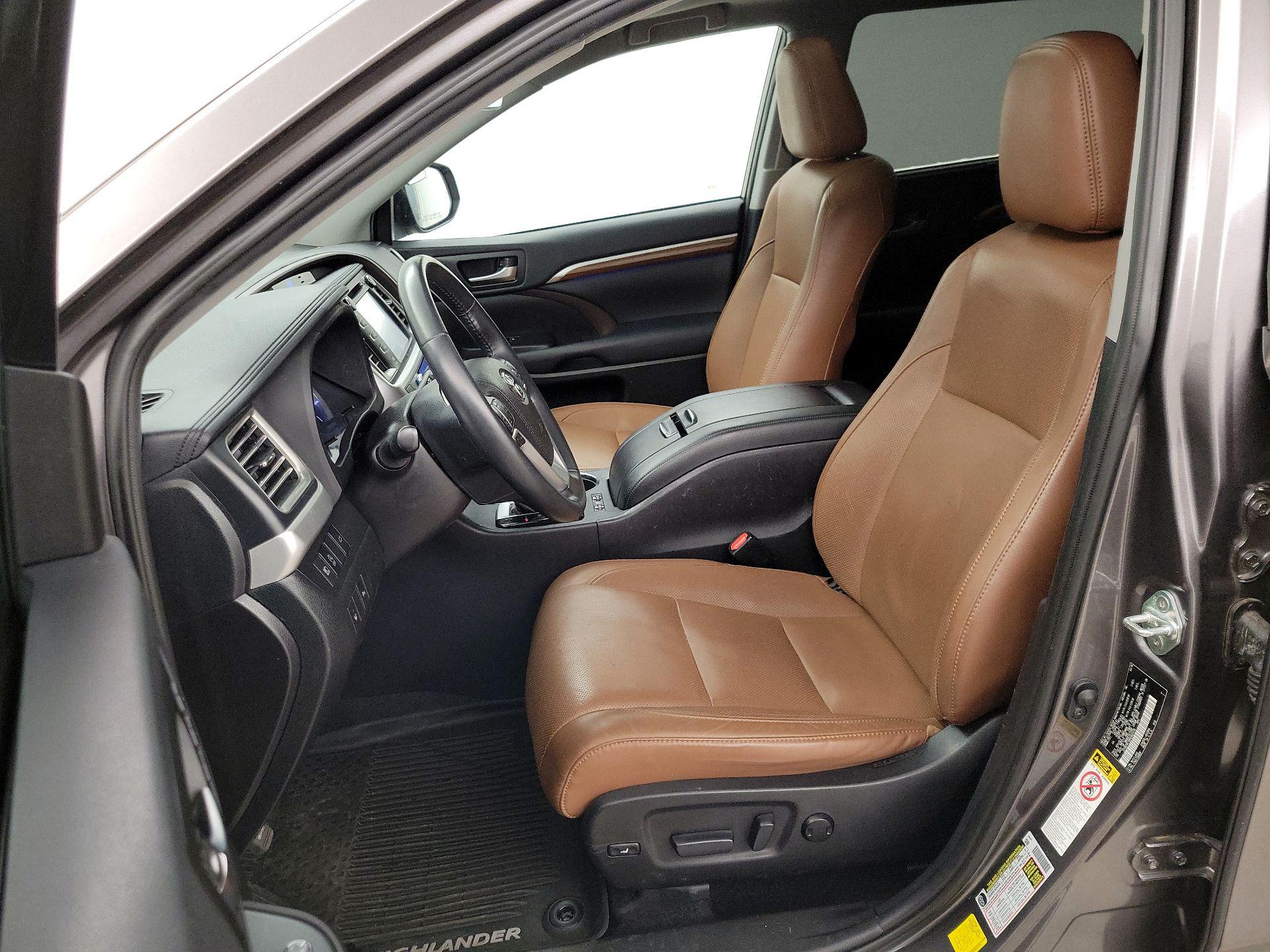 Thumbnail: 2019 Toyota Highlander - 11