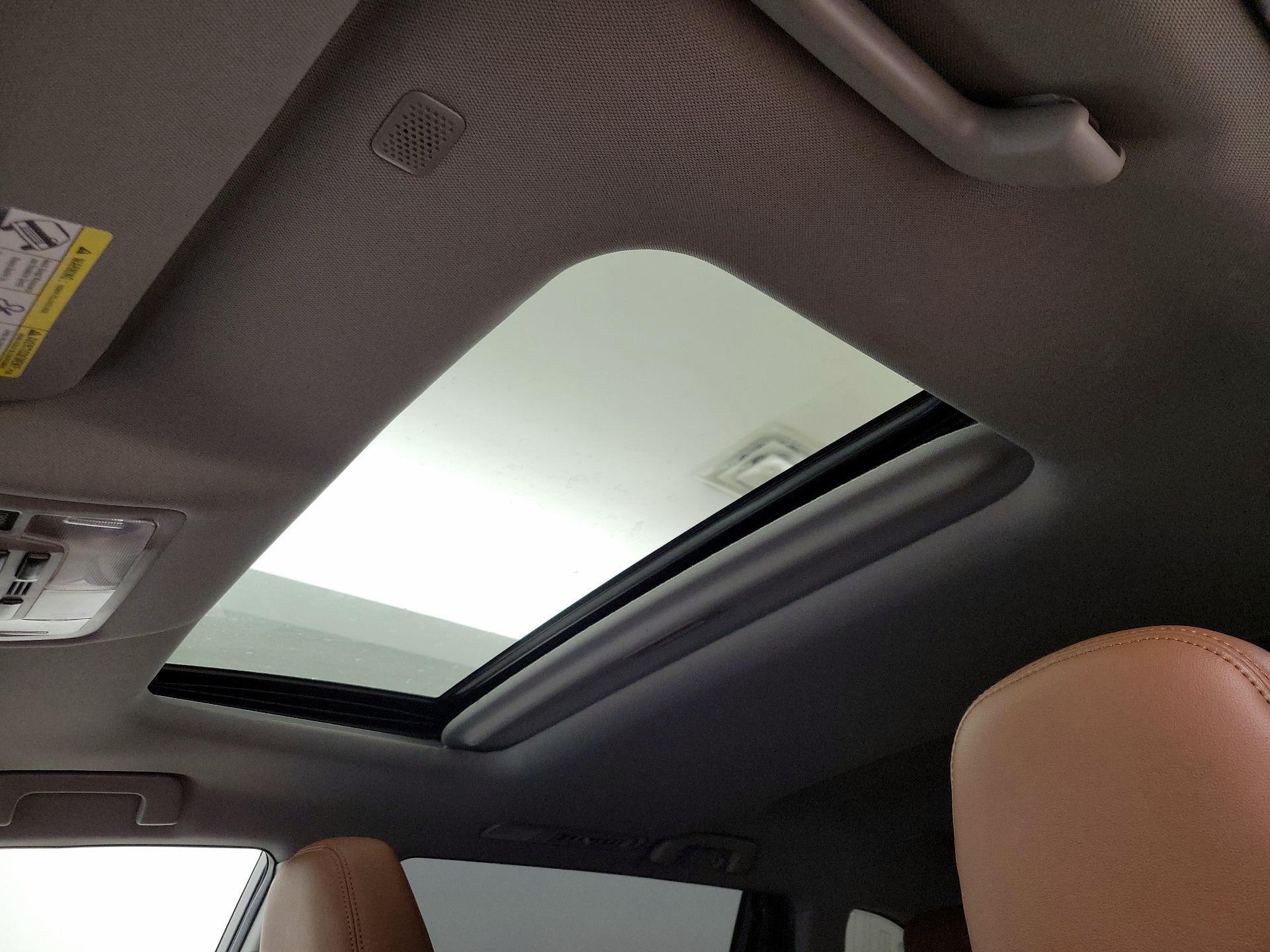 Thumbnail: 2019 Toyota Highlander - 20