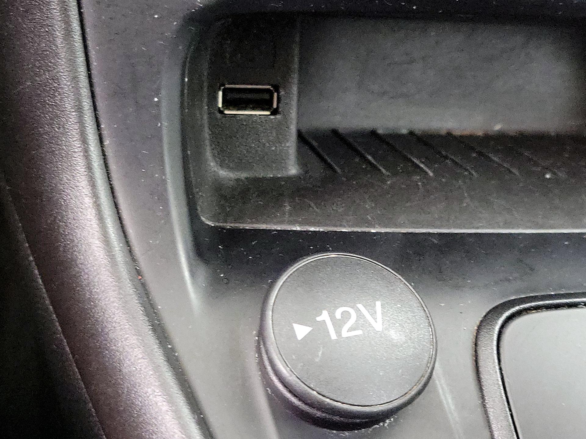 Thumbnail: 2018 Ford Focus - 18