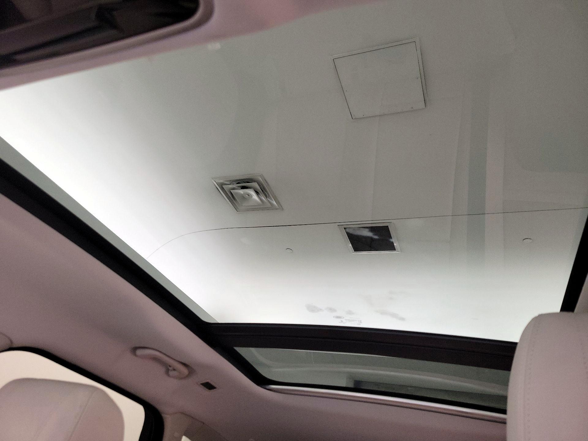 Thumbnail: 2020 Land Rover Range Rover Velar - 20