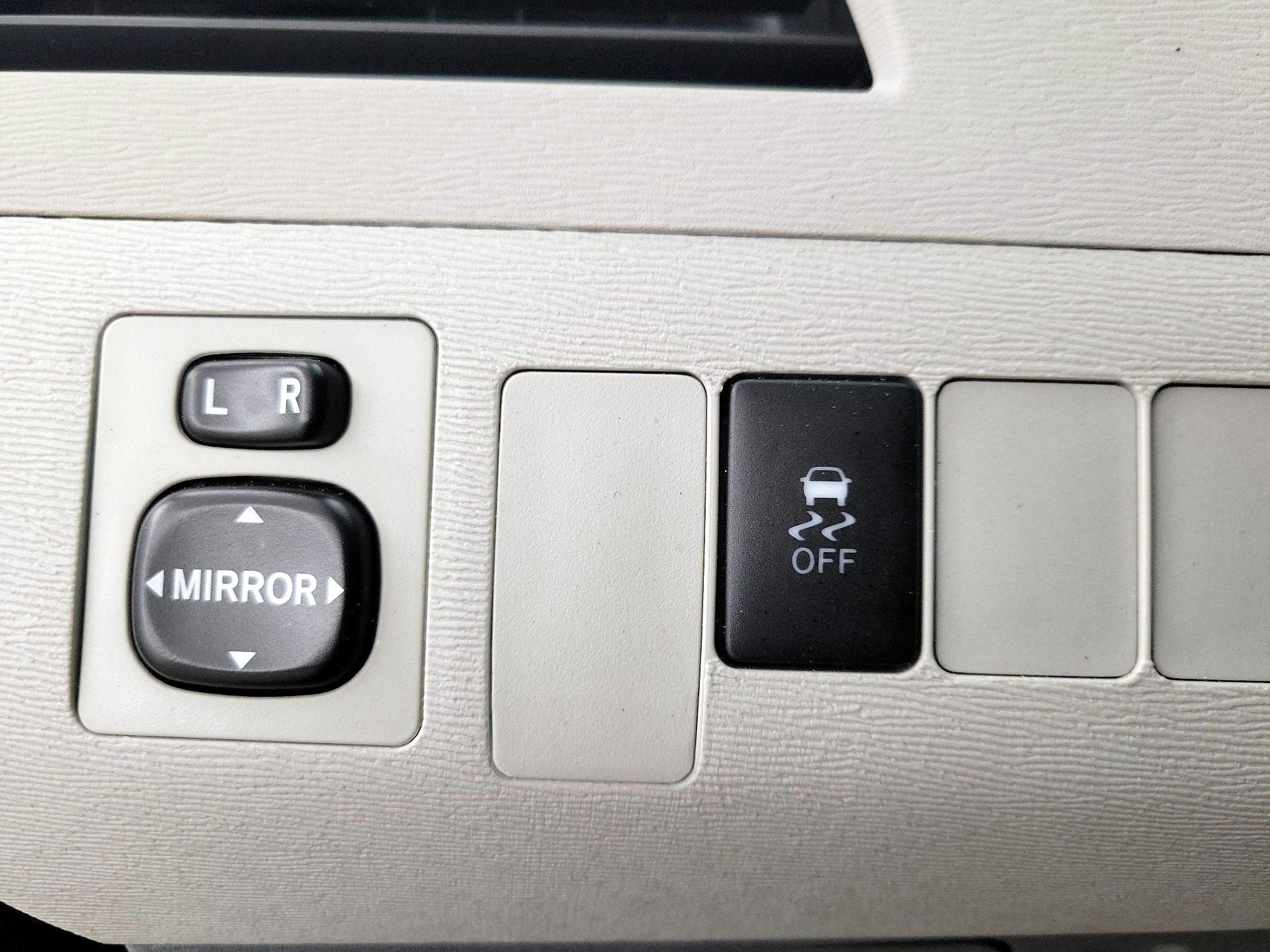 Thumbnail: 2014 Toyota Sienna - 13