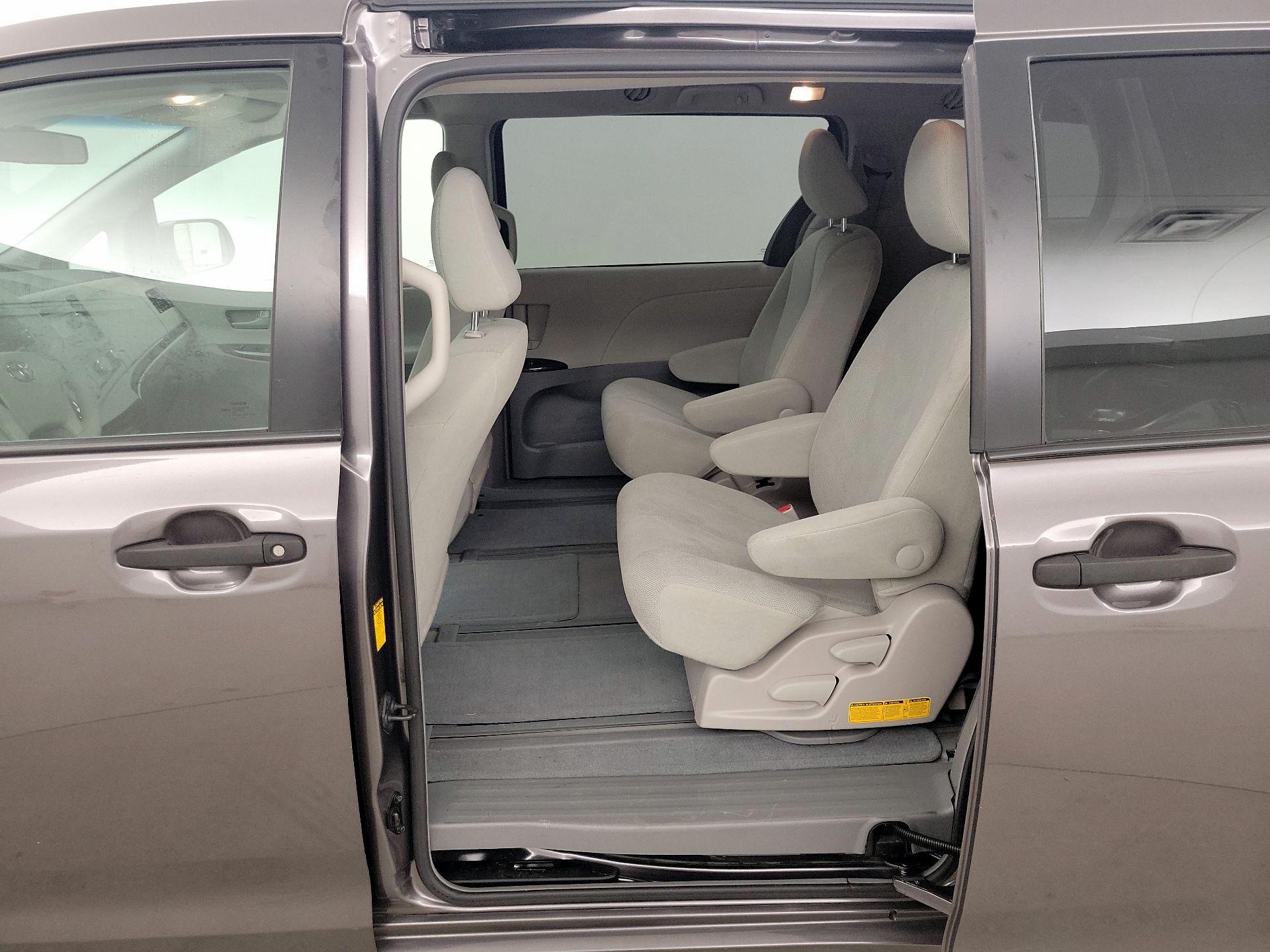 Thumbnail: 2014 Toyota Sienna - 18